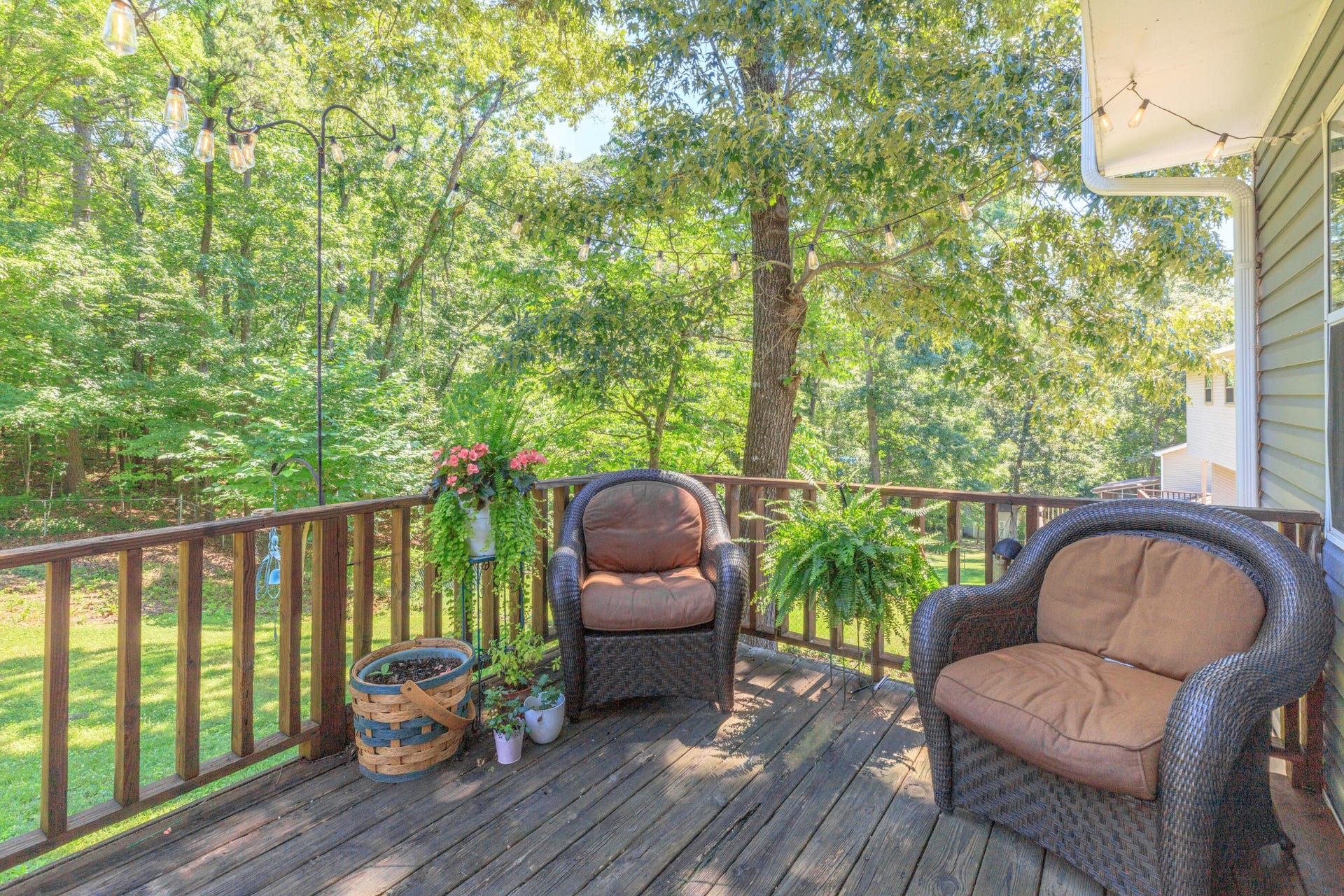 9328 Branford Drive, Soddy Daisy, TN 37379 9328 Branford Drive, Soddy Daisy, TN 37379