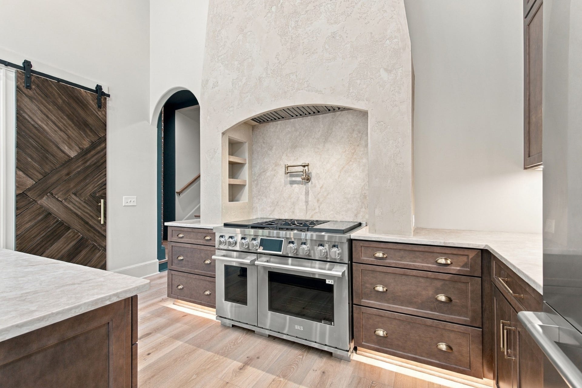 1001 Wright Branch Ct, Mount Juliet, TN 37122 Custom plaster finish with a commercical grade hood inside. Checkout the custom spice rack built into the side and the backsplash matches the quartz countertops
