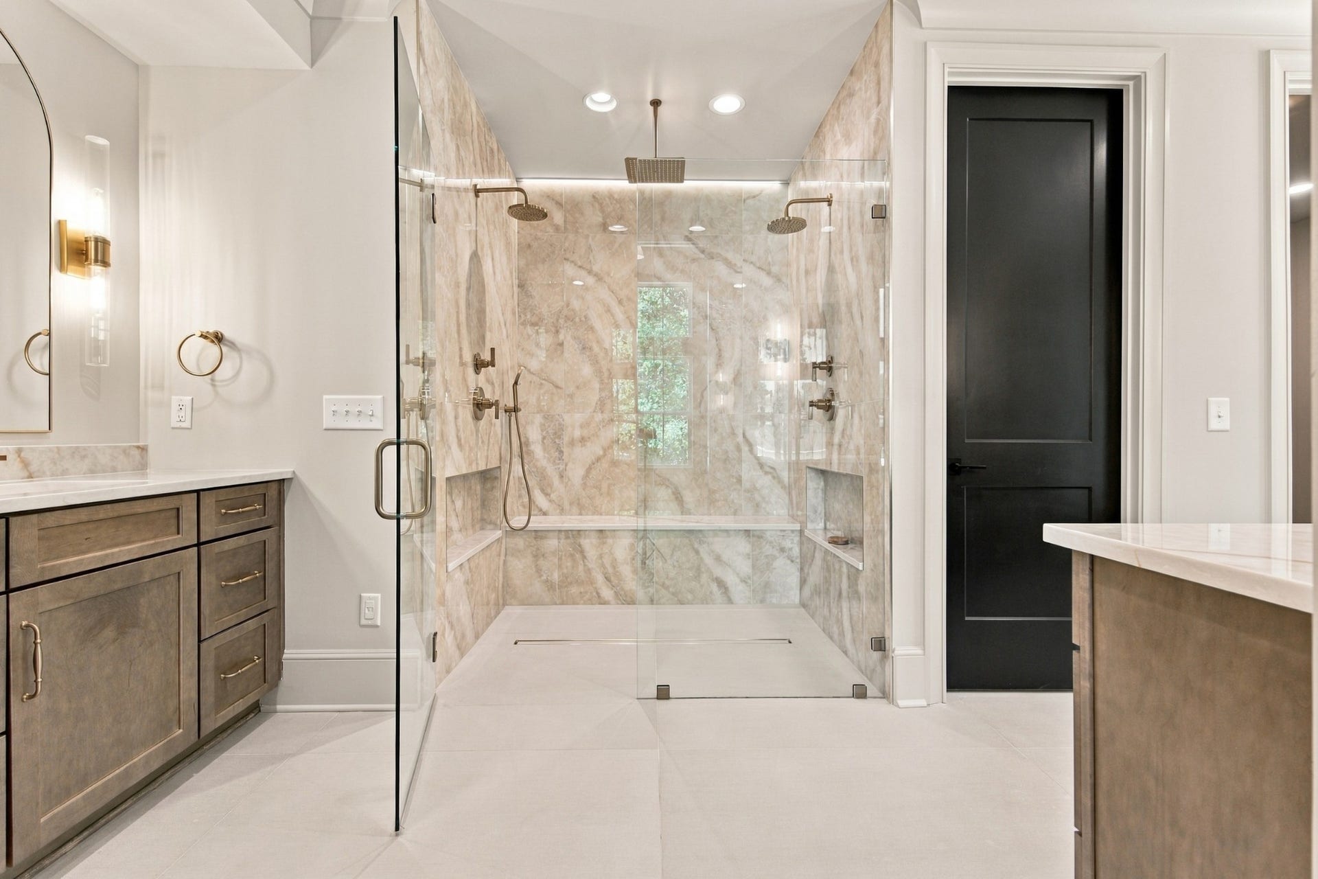 1001 Wright Branch Ct, Mount Juliet, TN 37122 Pick your side each morning as you shower. Zero entry so no curb to step over, linear drain, large niches, a bench as well as LED lighting in your shower