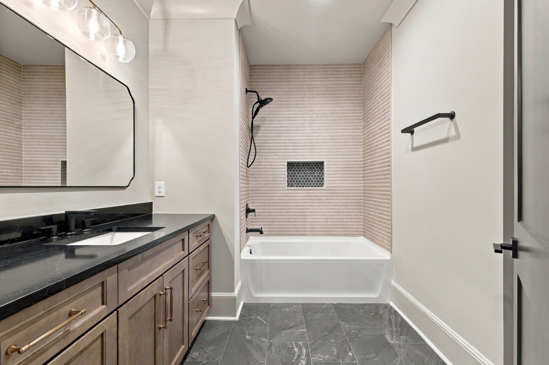 1001 Wright Branch Ct, Mount Juliet, TN 37122 This hall bath is directly across from bedroom two. Features fluted tile and deep tub