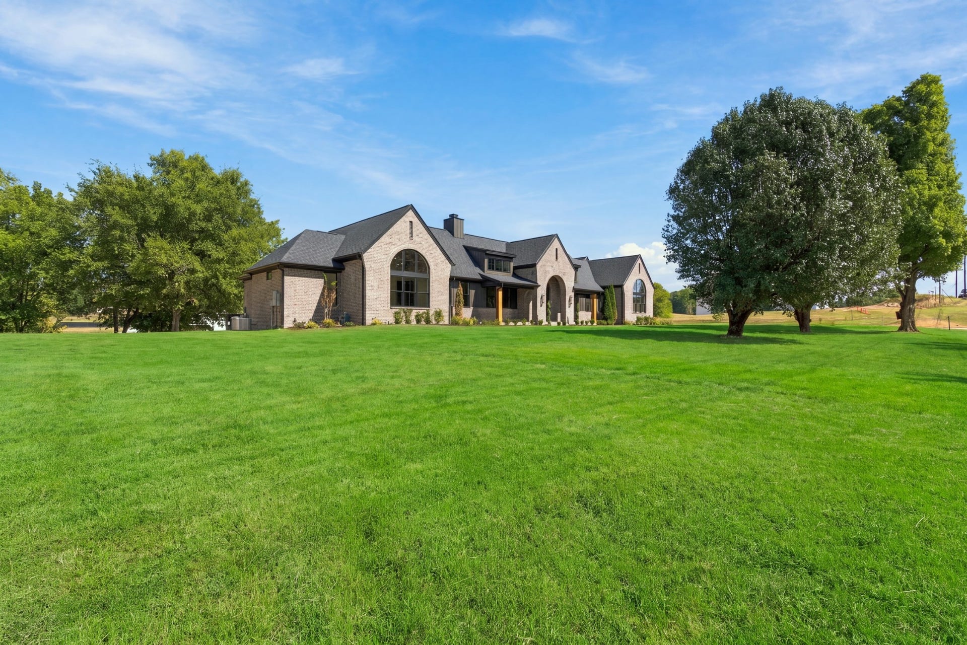 1001 Wright Branch Ct, Mount Juliet, TN 37122 Beautiful front yard with all utilities underground
