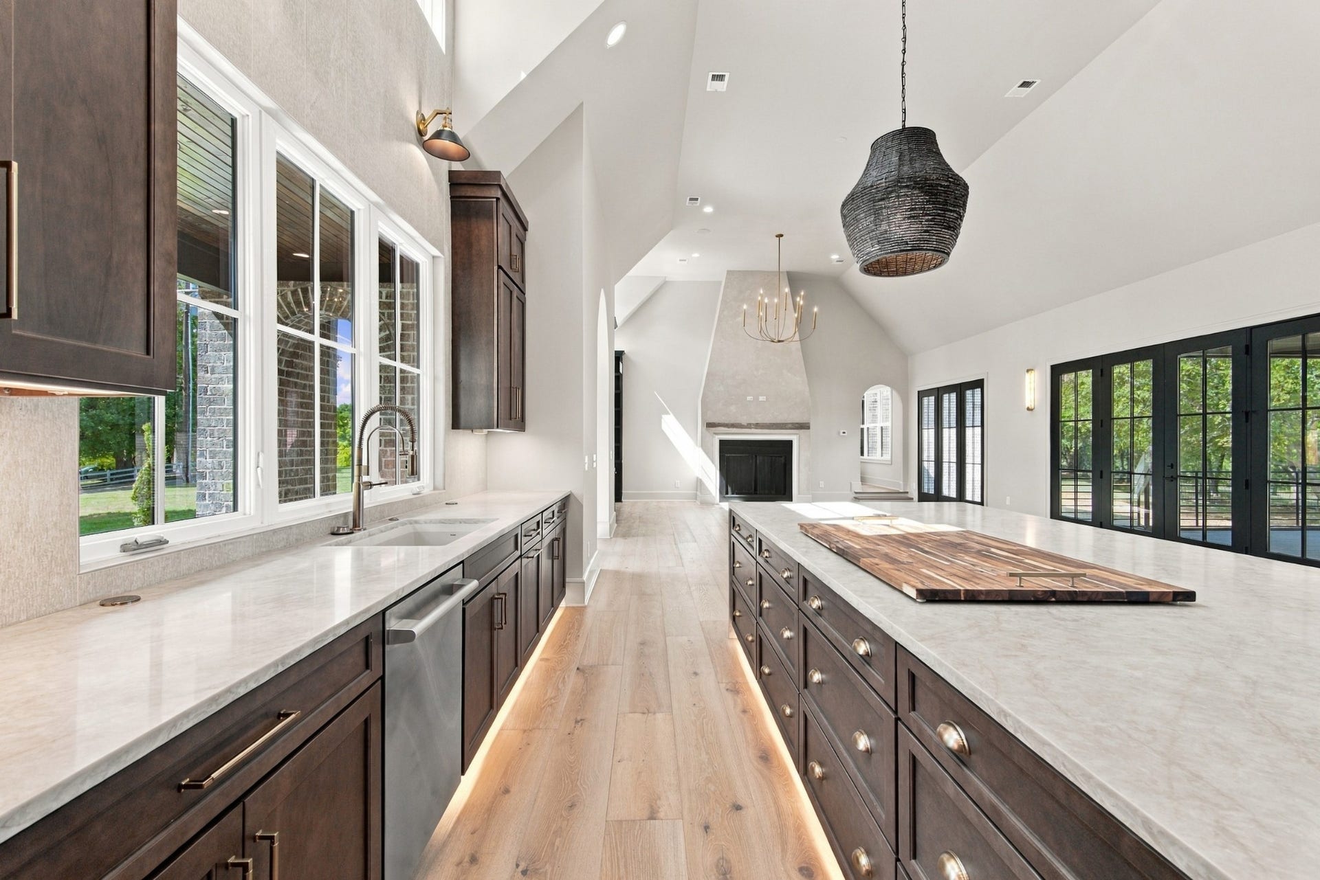 1001 Wright Branch Ct, Mount Juliet, TN 37122 Whether at the sink or at the range you can always enjoy your friends and family