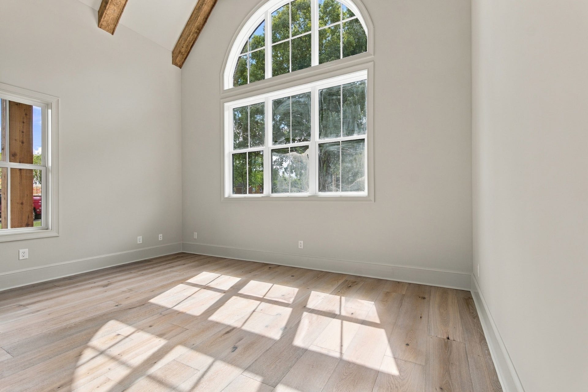 1001 Wright Branch Ct, Mount Juliet, TN 37122 You can see the arched windows from the front of the house but its hard to appreciate them until you come inside and see what a difference they make