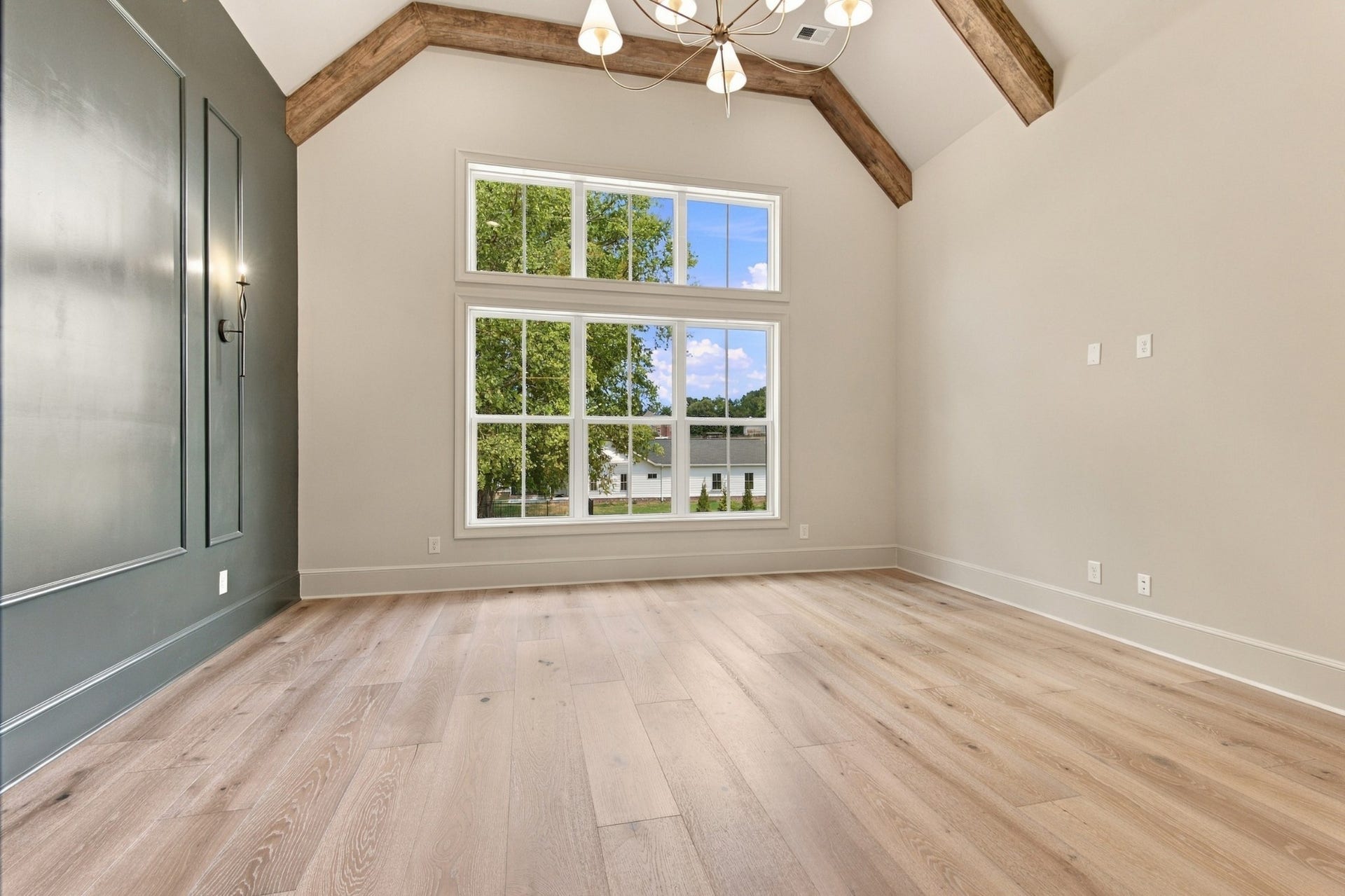 1001 Wright Branch Ct, Mount Juliet, TN 37122 Plenty of privacy as you lay in bed on that rainy day staring out the windows