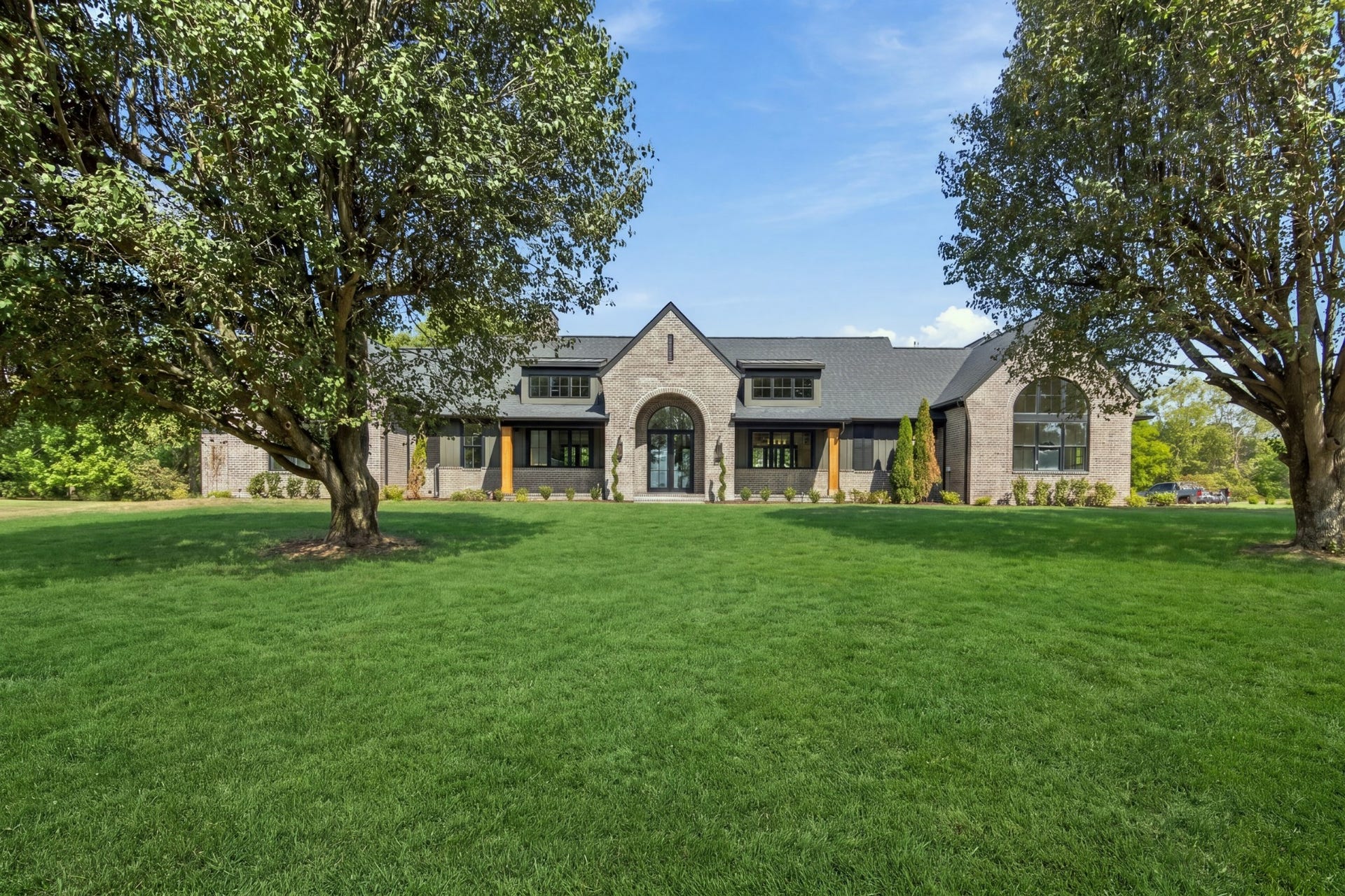1001 Wright Branch Ct, Mount Juliet, TN 37122 Welcome home