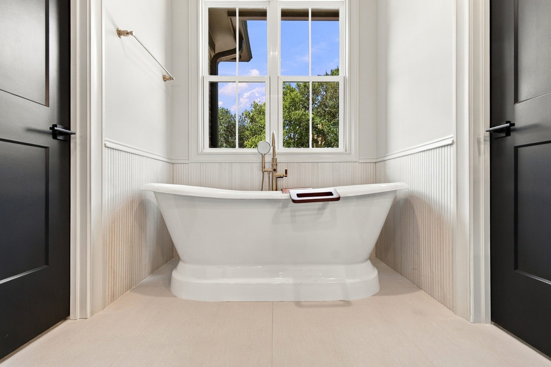 1001 Wright Branch Ct, Mount Juliet, TN 37122 The garden tub has a teak rack for your book as you relax after a long day