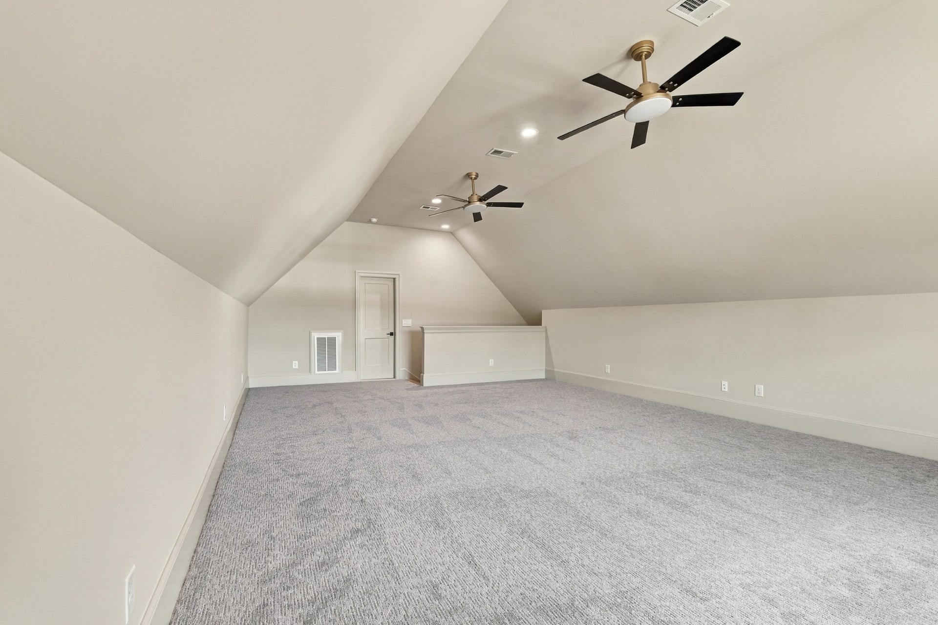 1001 Wright Branch Ct, Mount Juliet, TN 37122 Need to get away? Come relax and enjoy a movie in your huge bonus room
