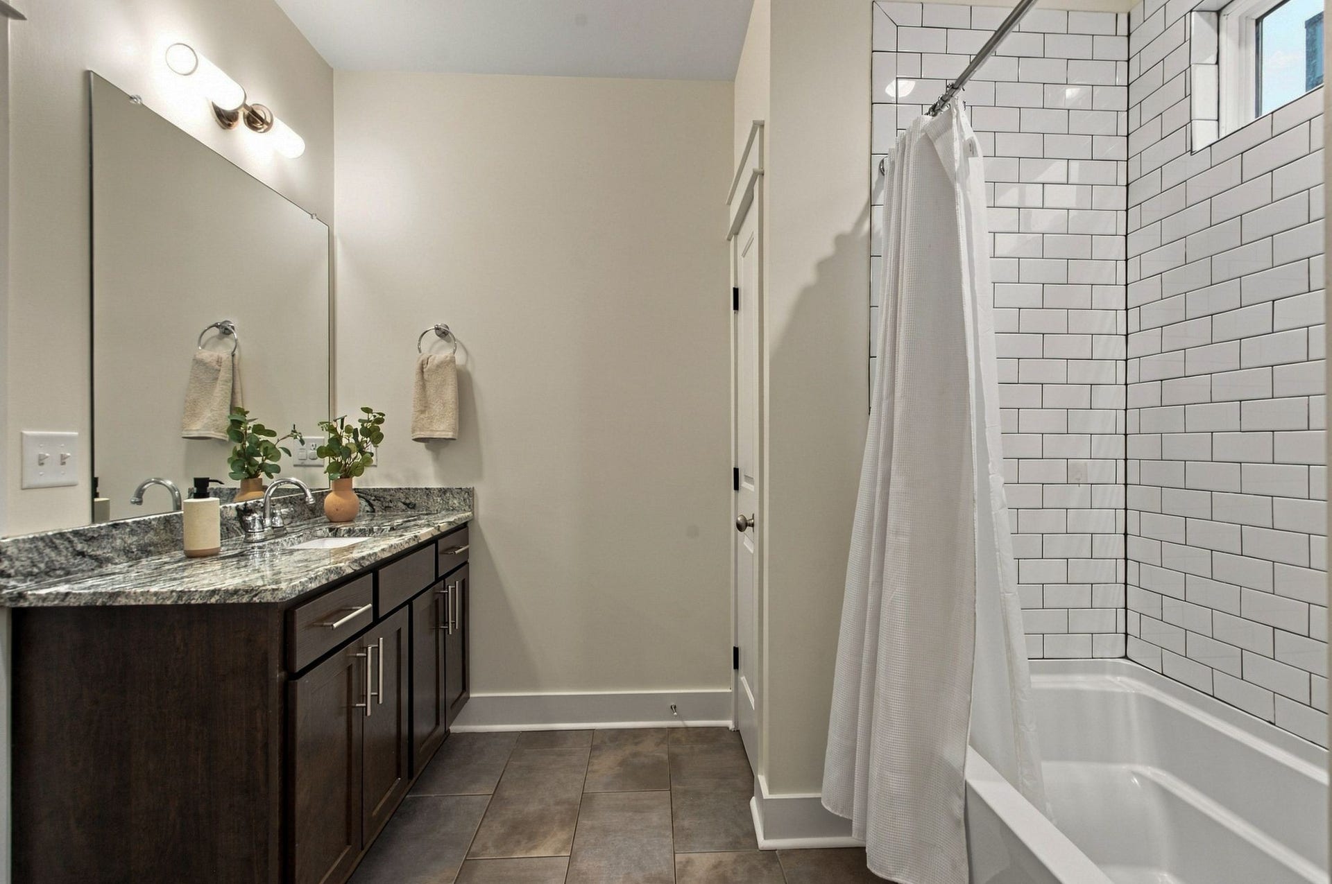 Hall bath serving bedrooms 2 and 3