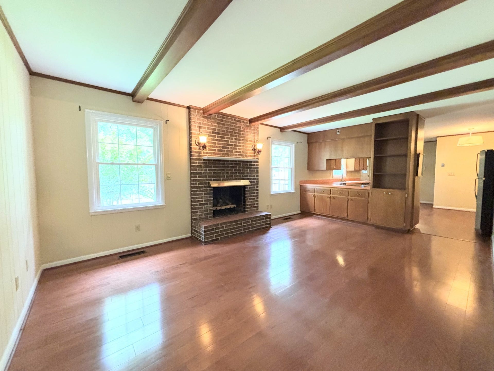 215 Sharondale Dr, Tullahoma, TN 37388 Den