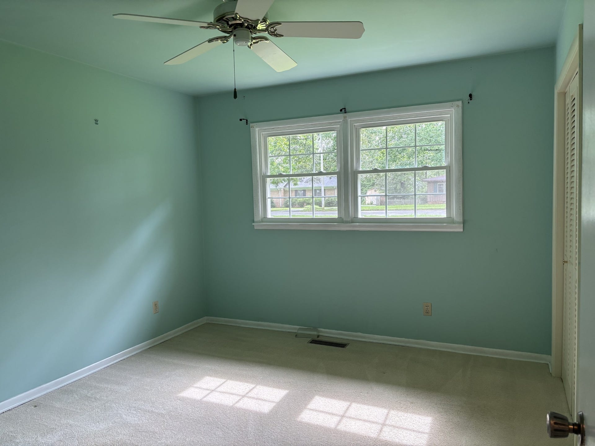 215 Sharondale Dr, Tullahoma, TN 37388 3rd BR