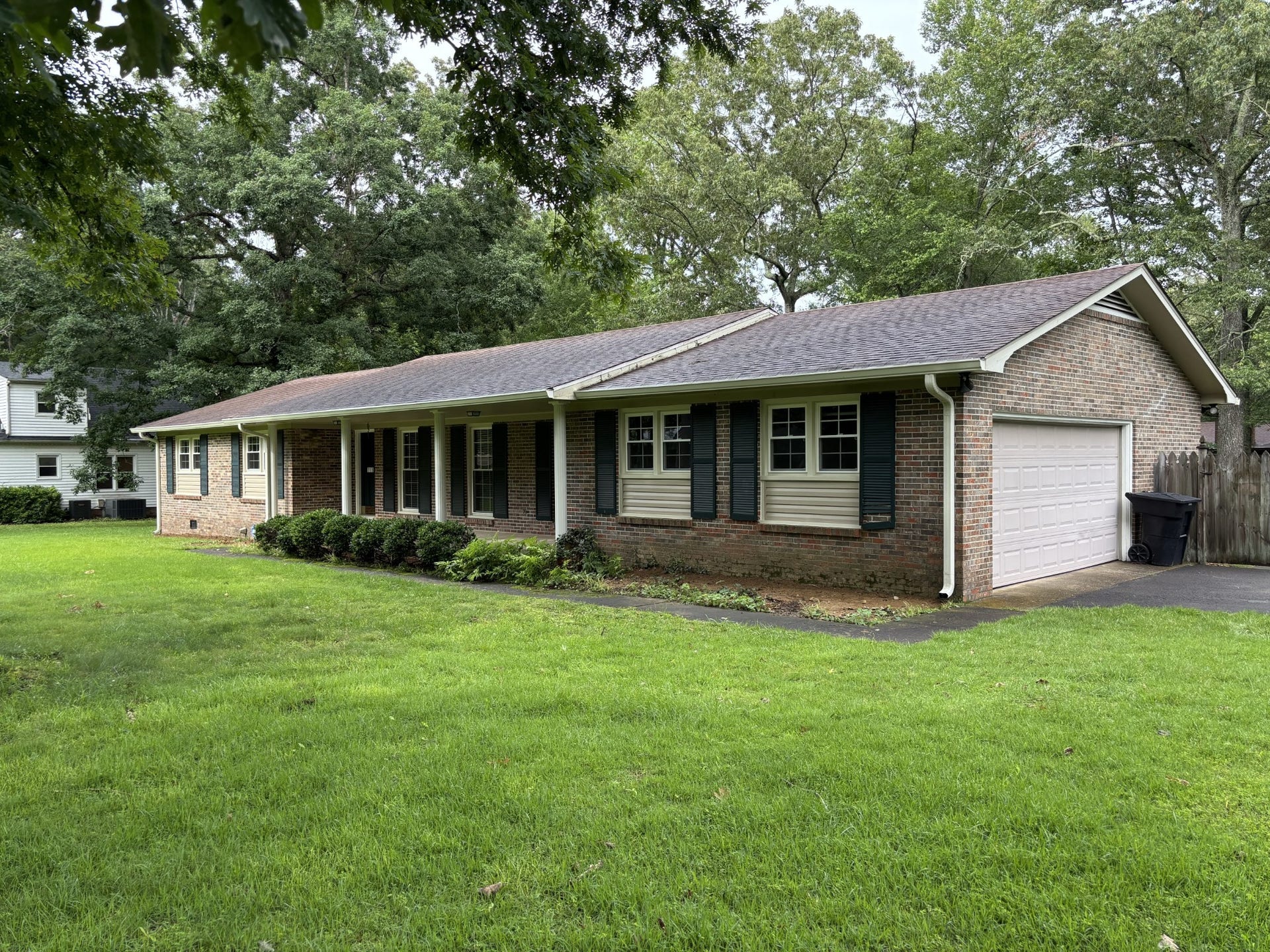 215 Sharondale Dr, Tullahoma, TN 37388 215 Sharondale Dr, Tullahoma, TN 37388