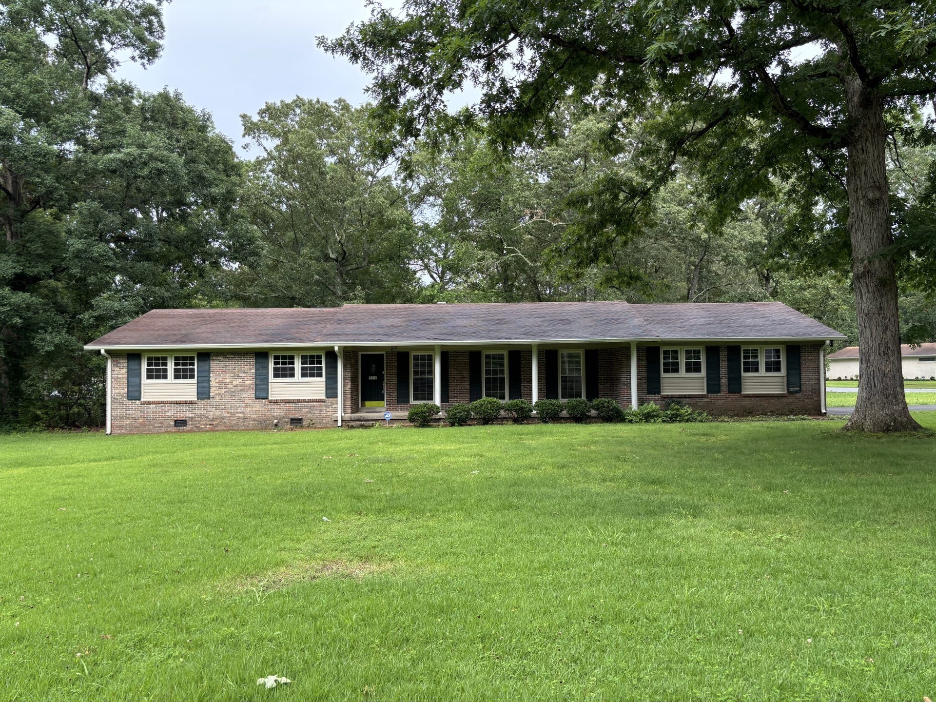215 Sharondale Dr, Tullahoma, TN 37388 215 Sharondale Dr, Tullahoma, TN 37388