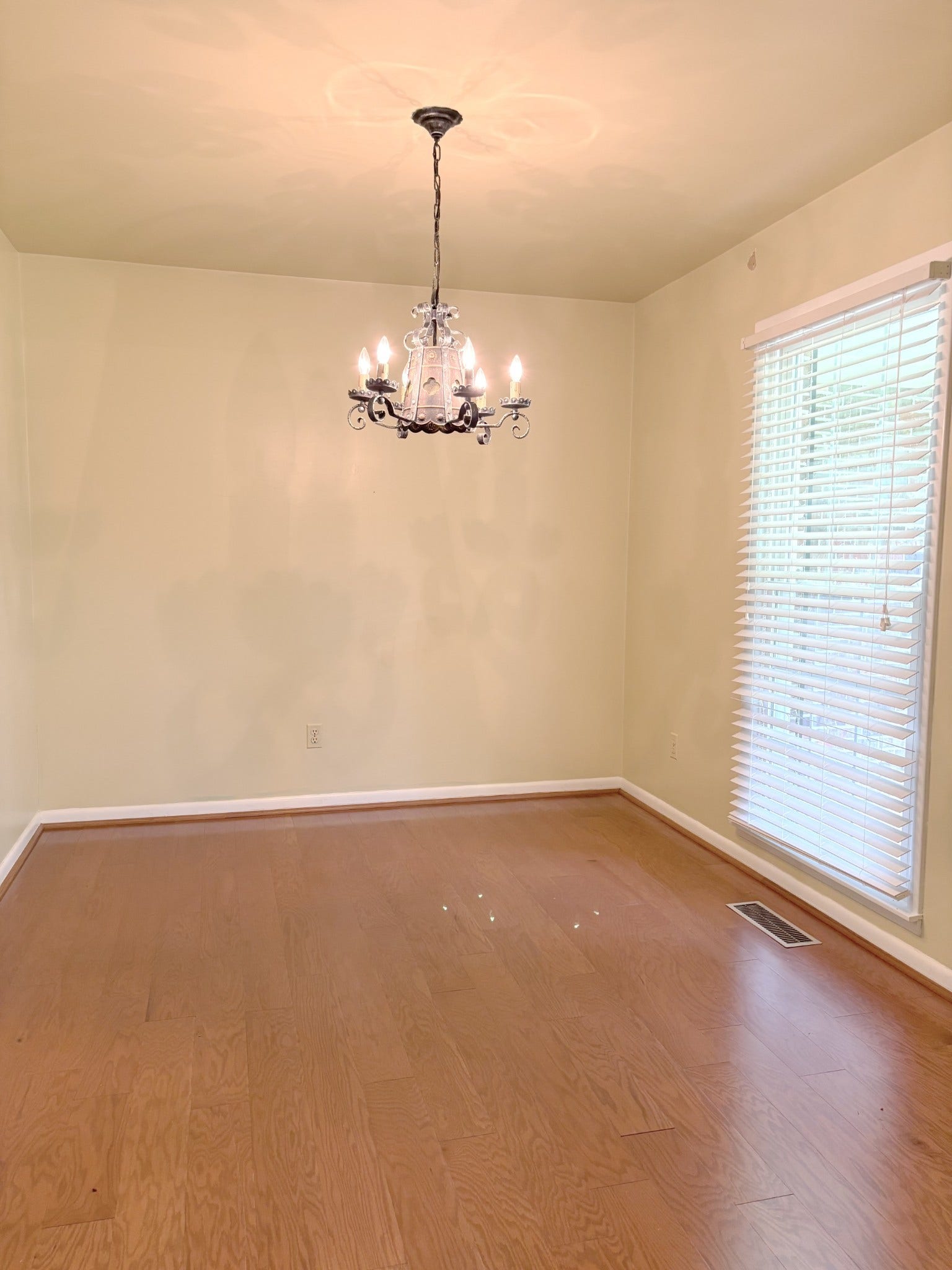 215 Sharondale Dr, Tullahoma, TN 37388 Dining Room