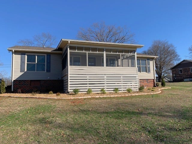 312 McKinney St, Estill Springs, TN 37330 Large Screened Deck