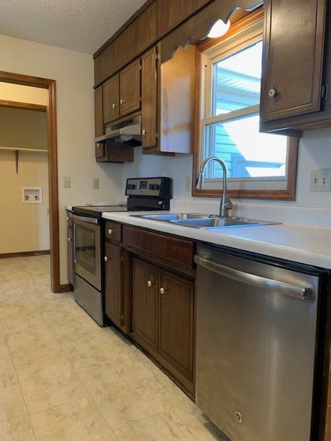 312 McKinney St, Estill Springs, TN 37330 Stainless Steel Appliances