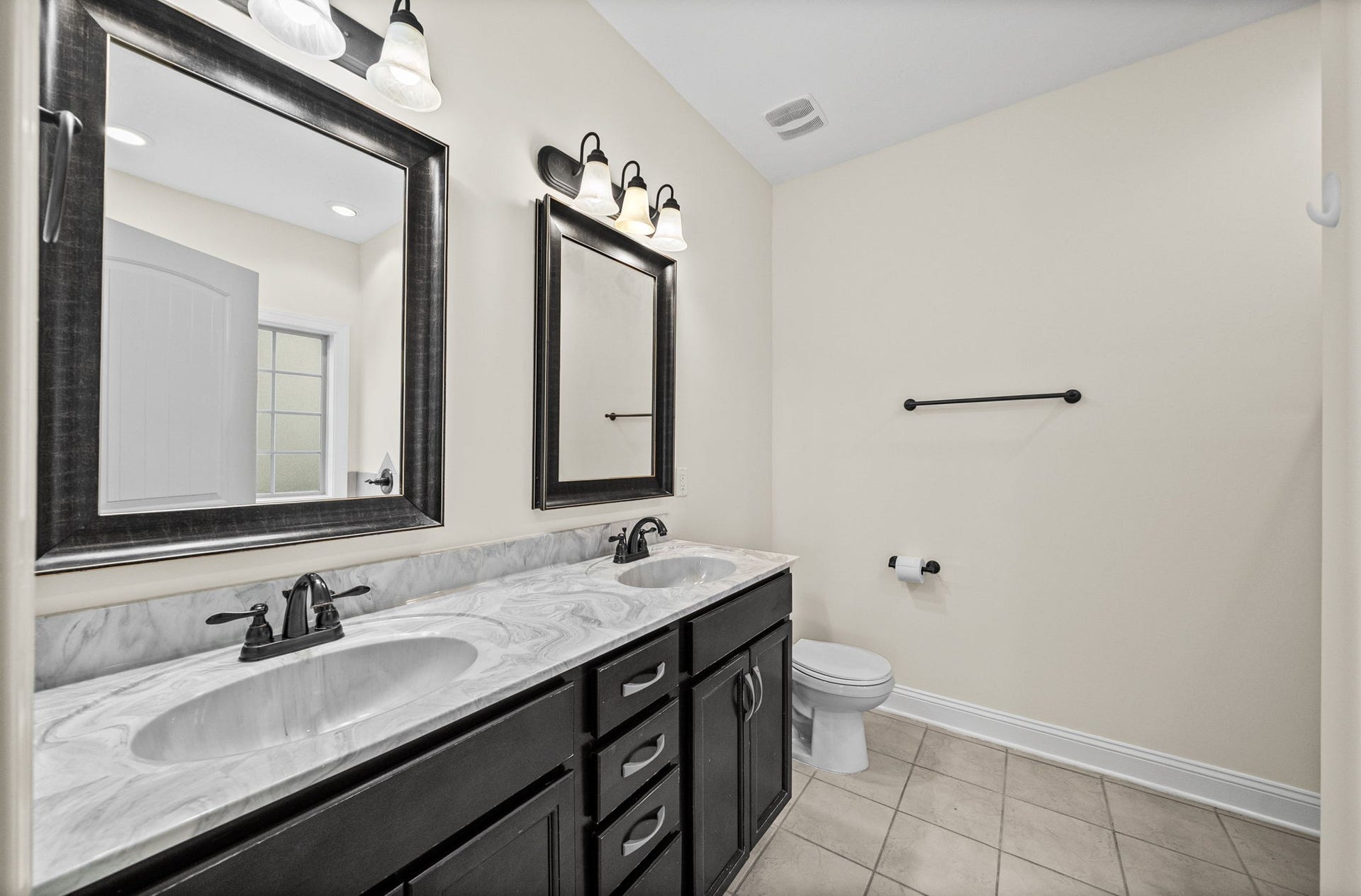 1761 Apache Way, Clarksville, TN 37042 1761 Apache Way, Clarksville, TN 37042