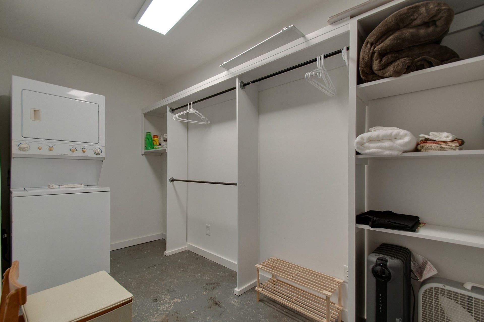 0 Cedar Hill Rd, Kingston Springs, TN 37082 Huge walk in closet with stack washer dryer Lots of storage space