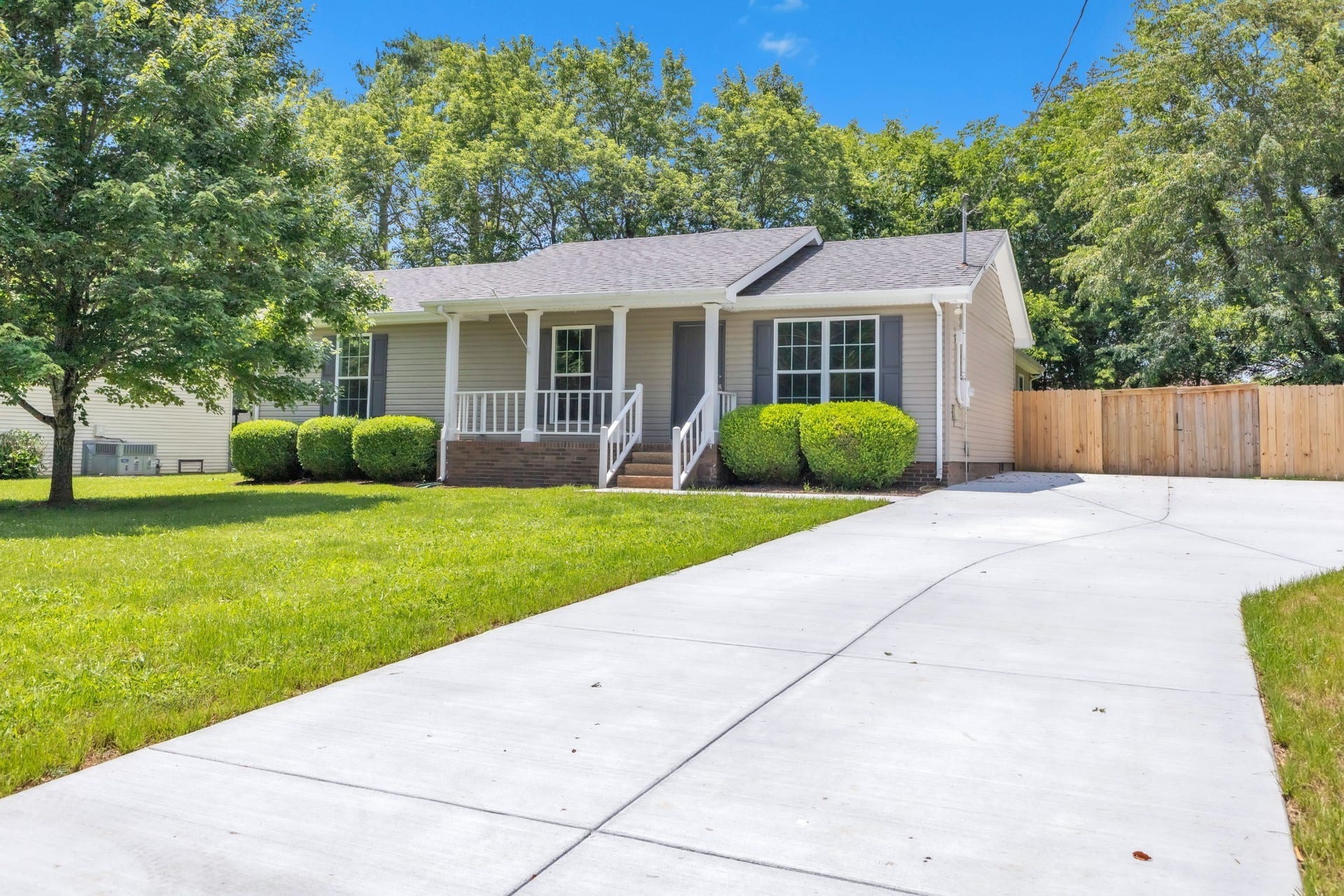 340 Blade St, Gallatin, TN 37066 340 Blade St, Gallatin, TN 37066