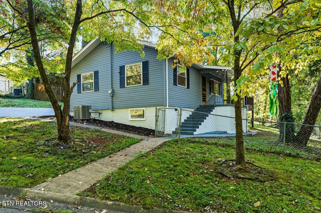 132 Taylor Rd, Oak Ridge, TN 37830 132 Taylor Rd, Oak Ridge, TN 37830