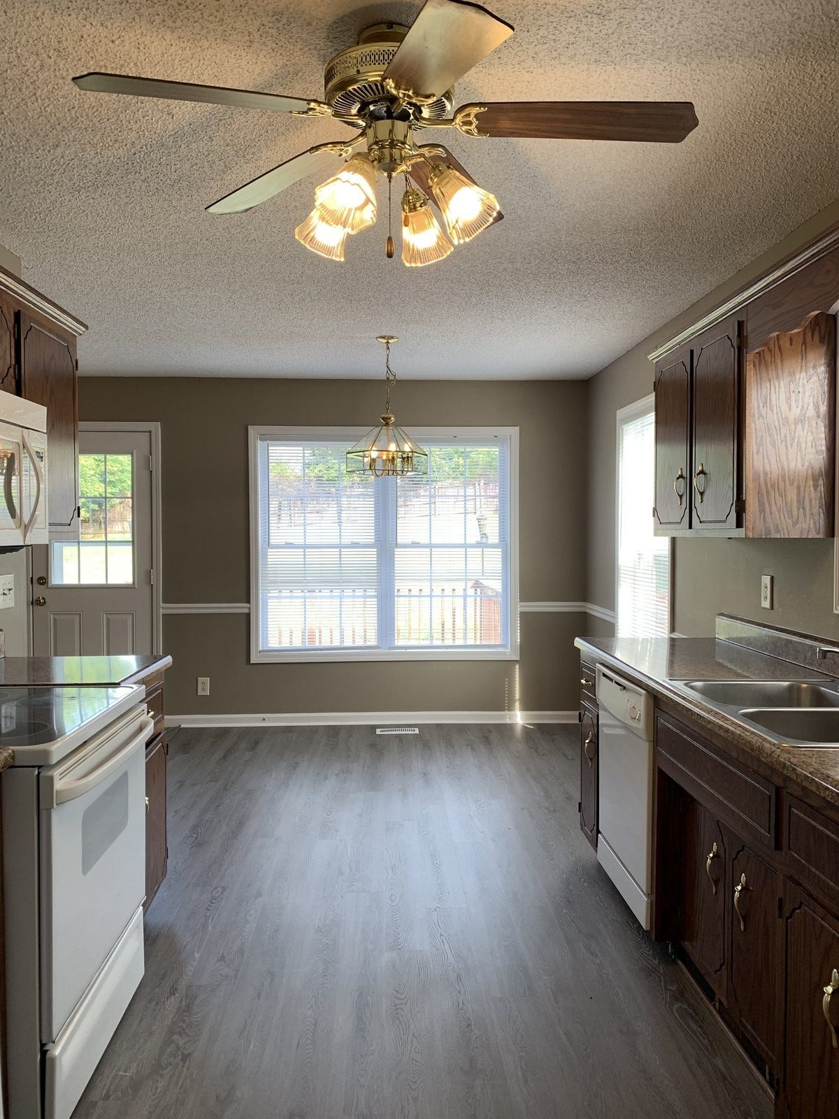 1476 Buchanon Dr, Clarksville, TN 37042 1476 Buchanon Dr, Clarksville, TN 37042