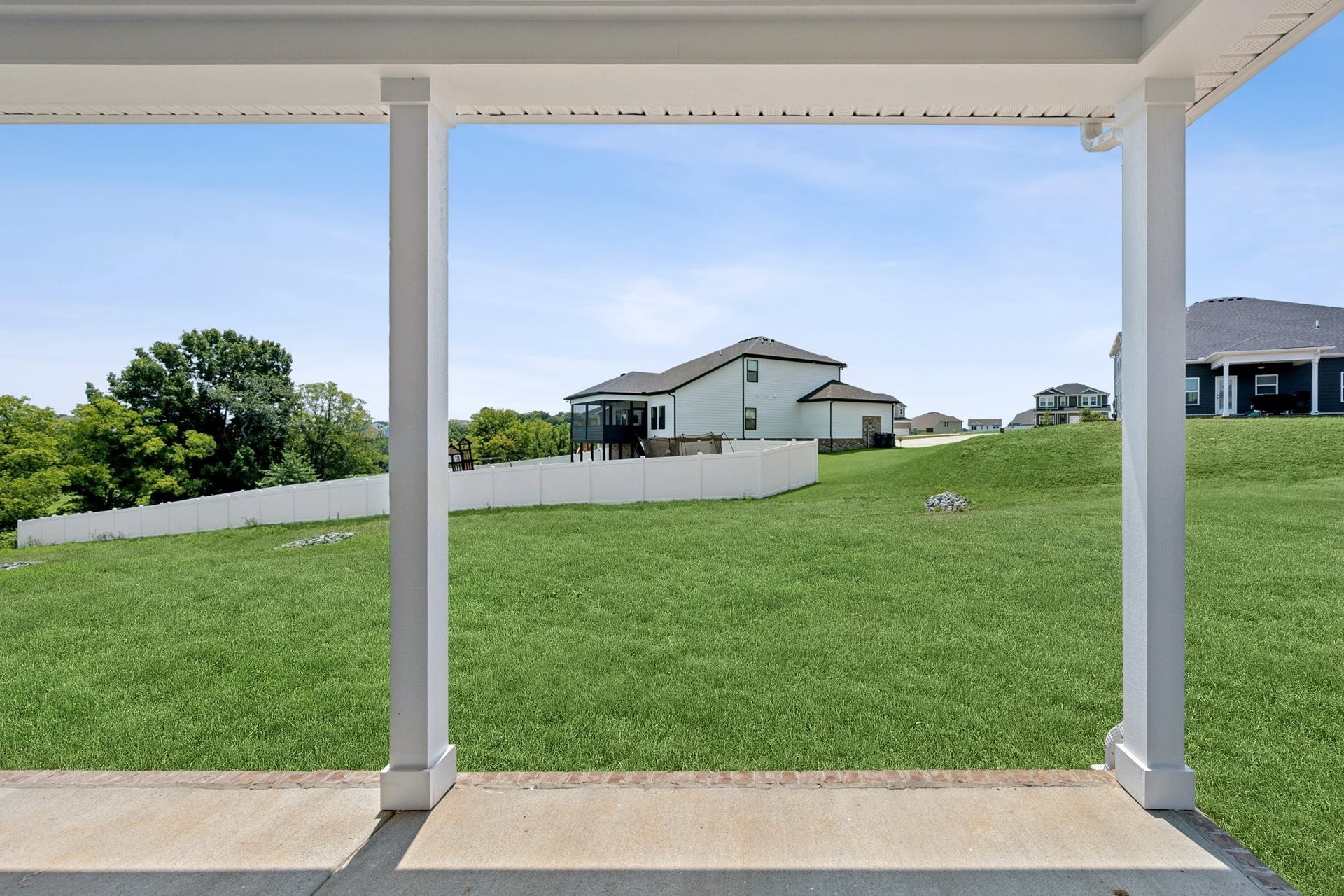 3202 Gravity Drive, Columbia, TN 38401 Covered Patio