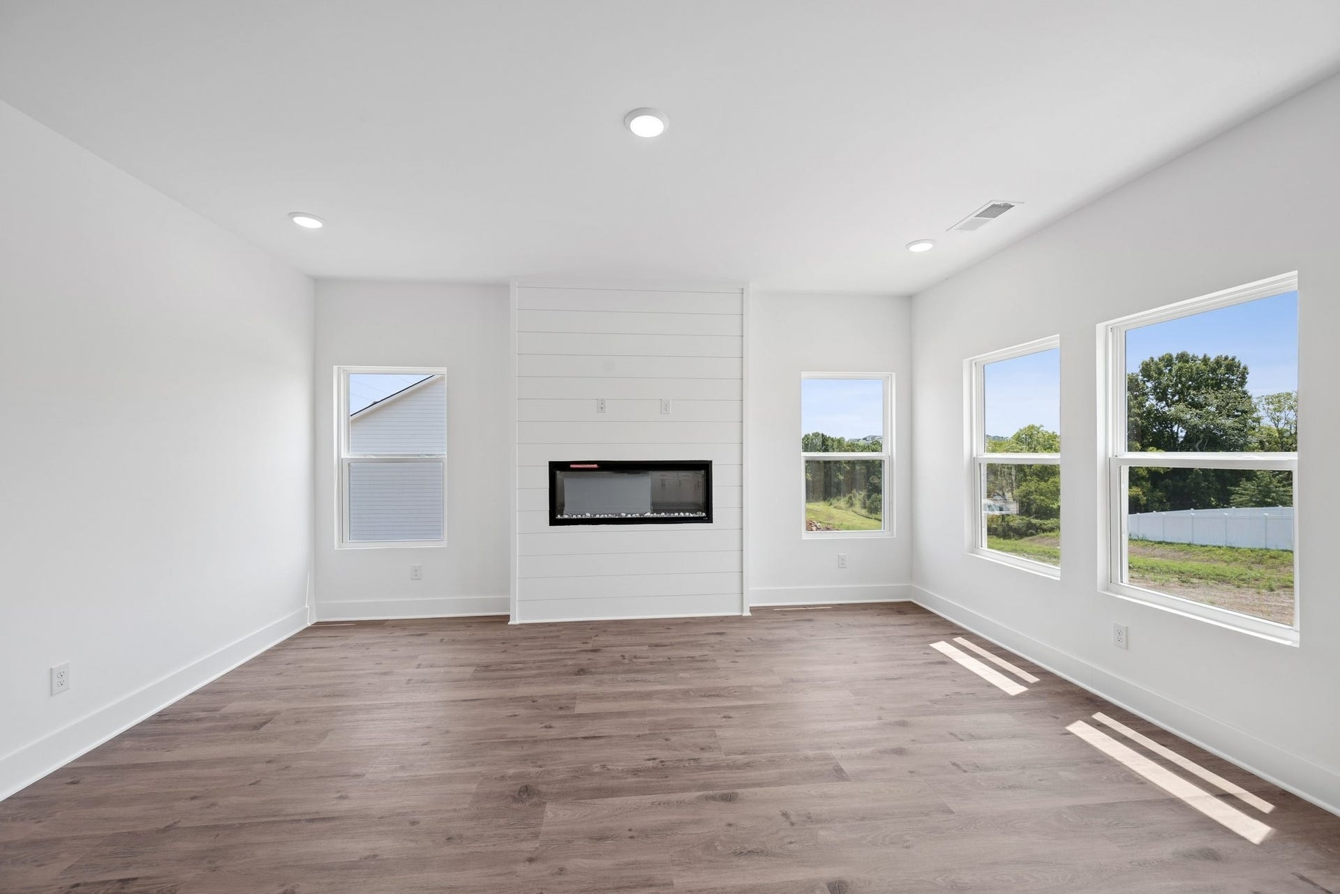 3202 Gravity Drive, Columbia, TN 38401 Living Room