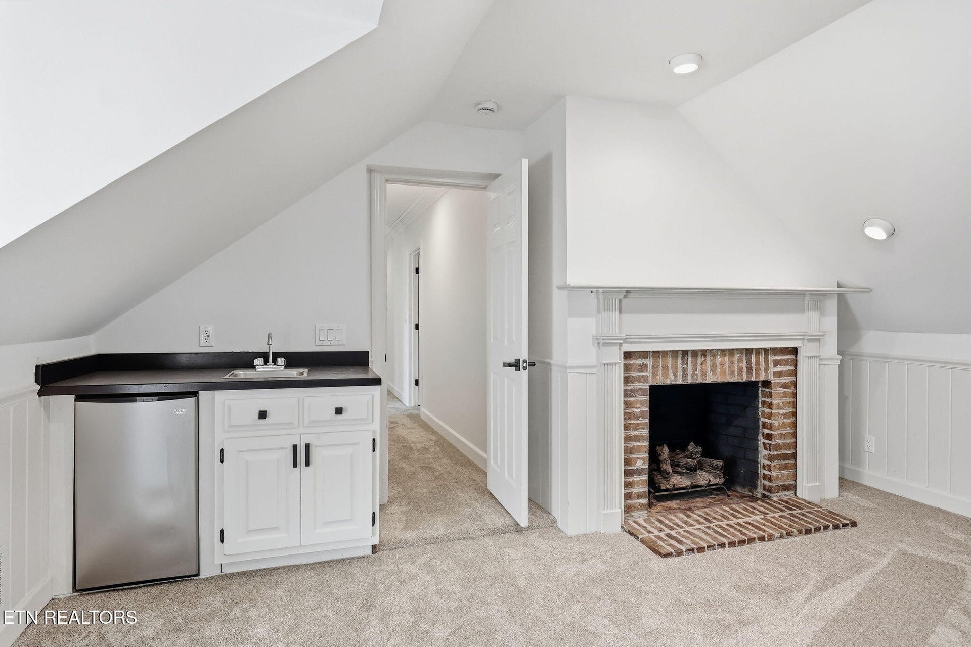 103 Amanda Place, Oak Ridge, TN 37830 103 Amanda Place, Oak Ridge, TN 37830
