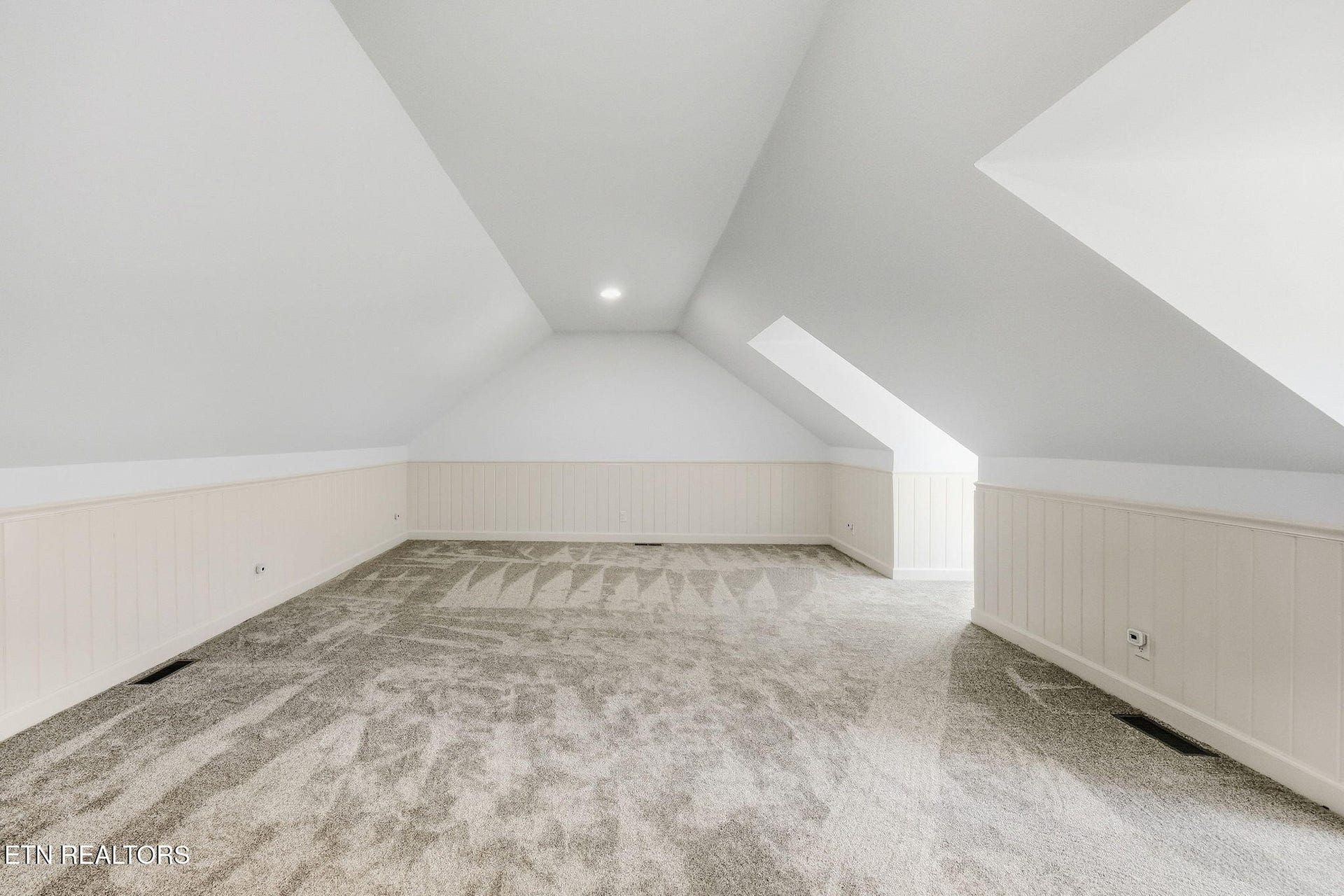 103 Amanda Place, Oak Ridge, TN 37830 103 Amanda Place, Oak Ridge, TN 37830