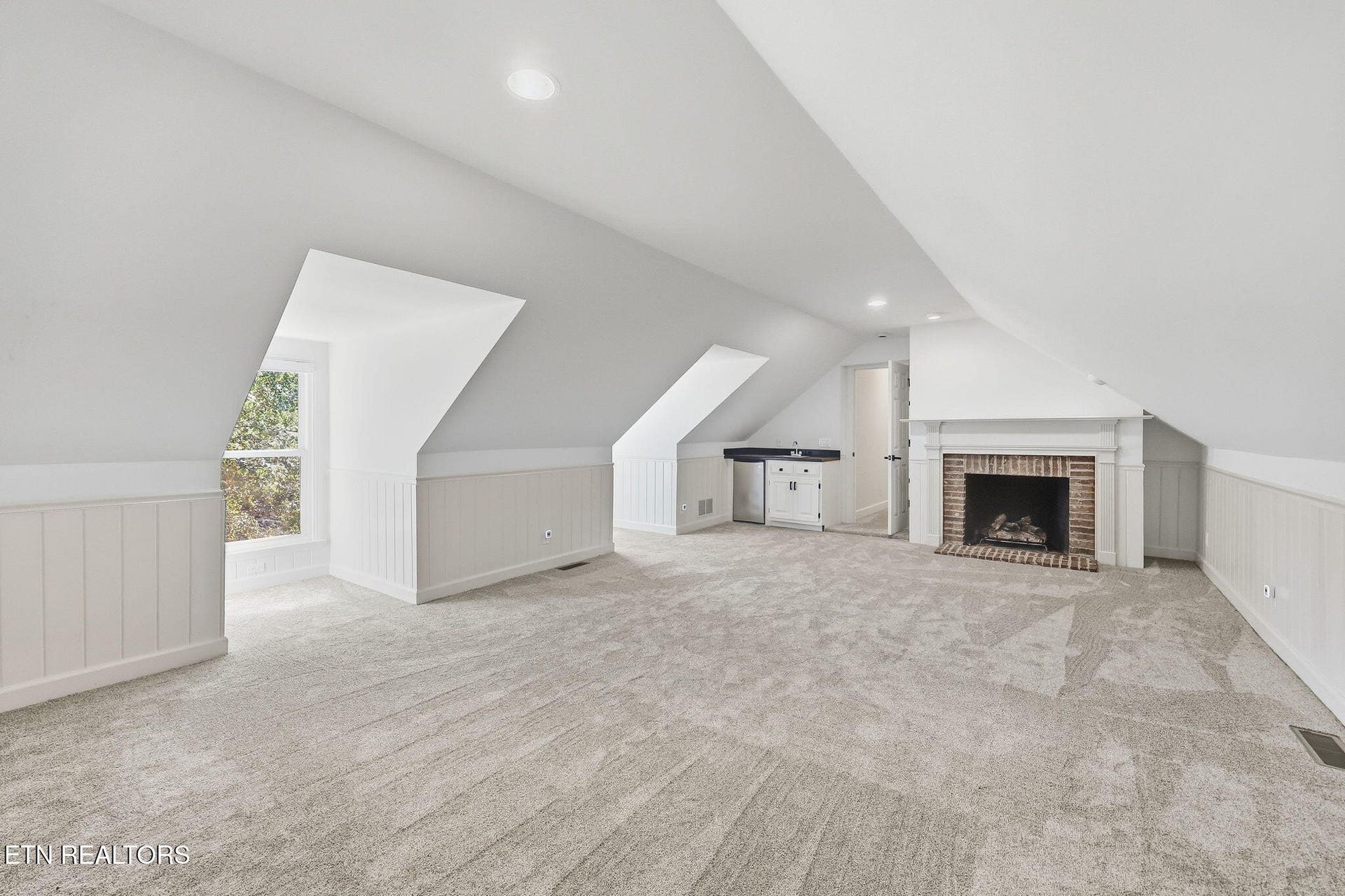 103 Amanda Place, Oak Ridge, TN 37830 103 Amanda Place, Oak Ridge, TN 37830