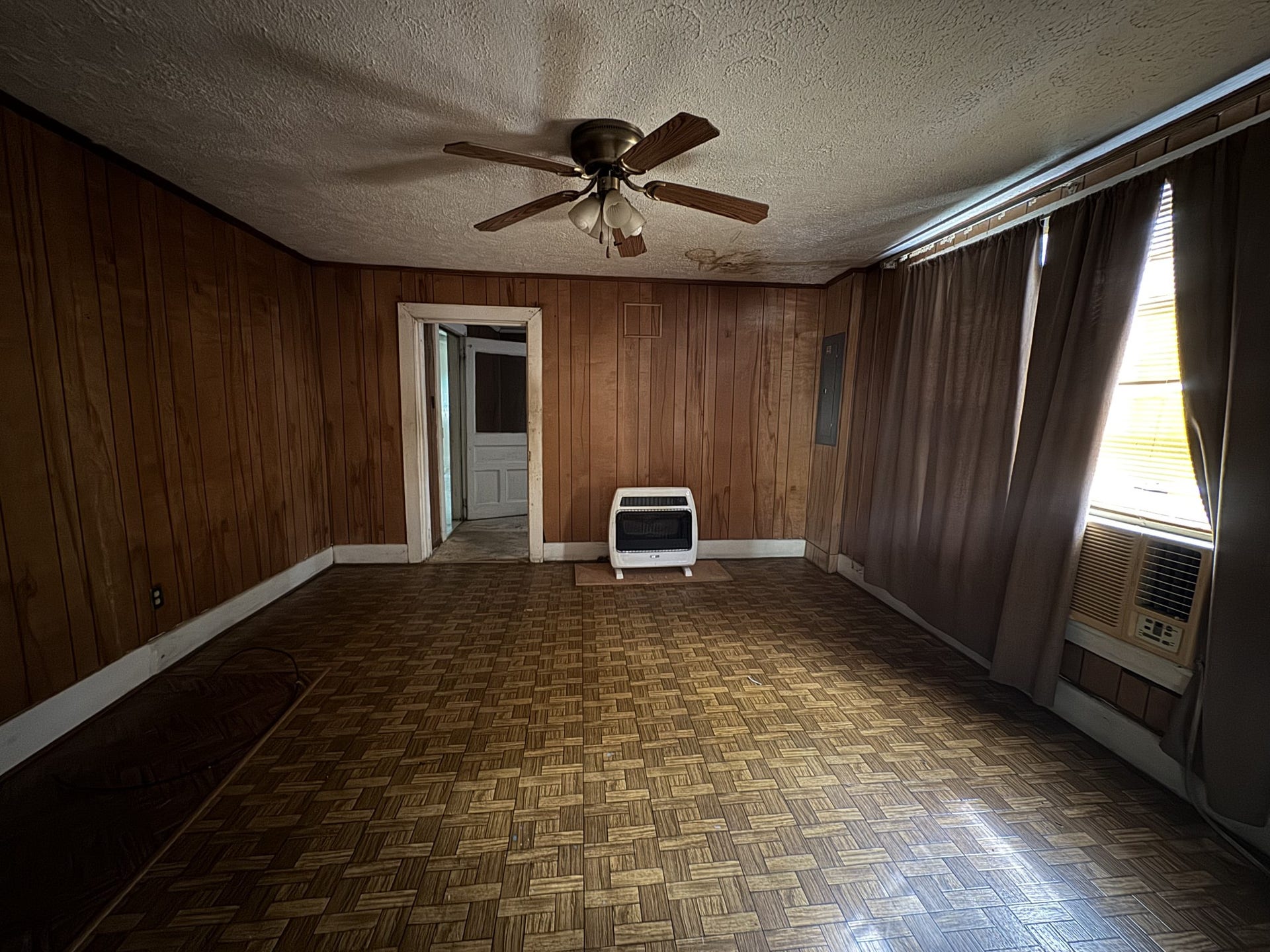 1831 S Main St, Columbia, TN 38401 1831 S Main St, Columbia, TN 38401