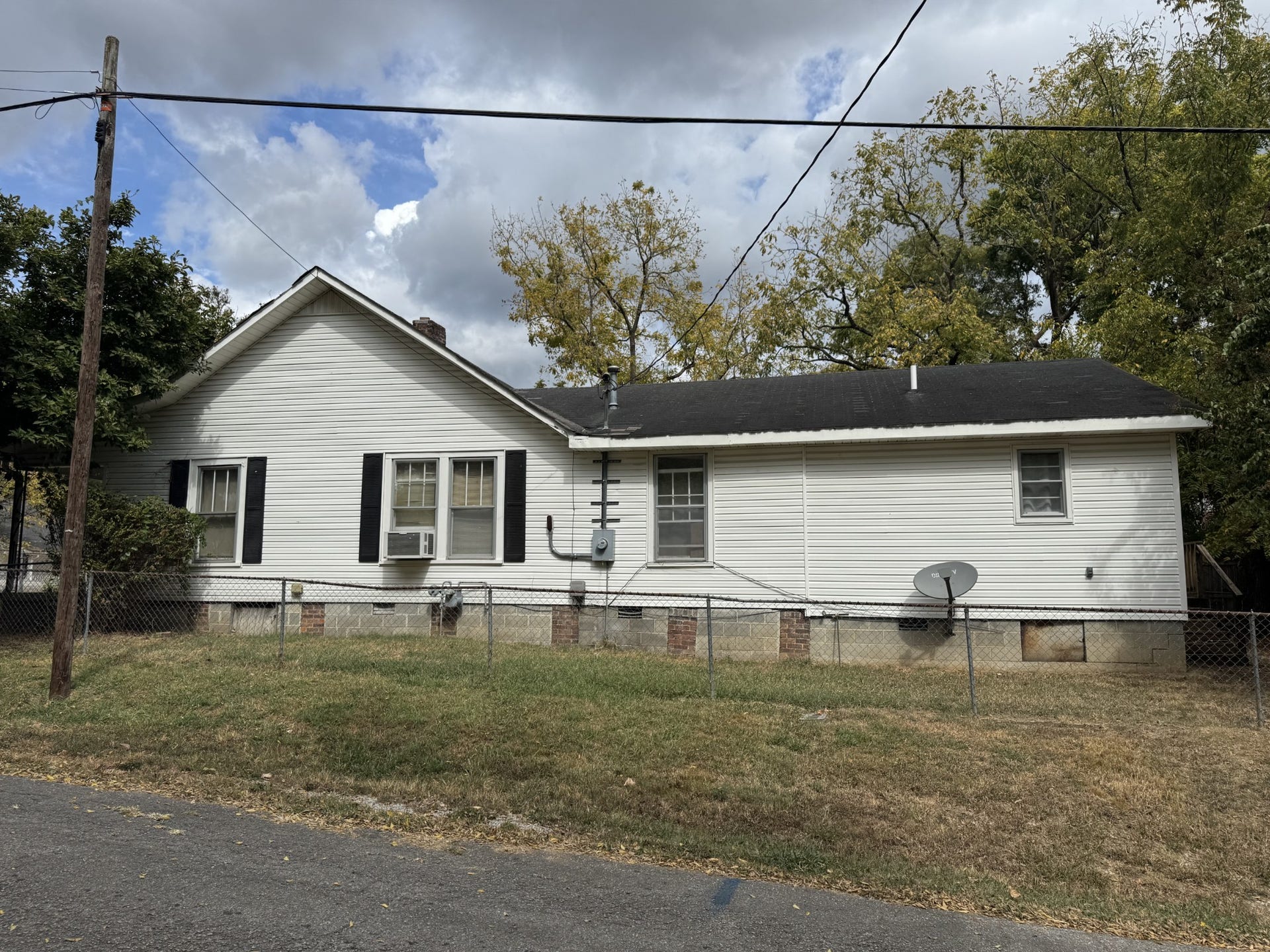 1831 S Main St, Columbia, TN 38401 1831 S Main St, Columbia, TN 38401
