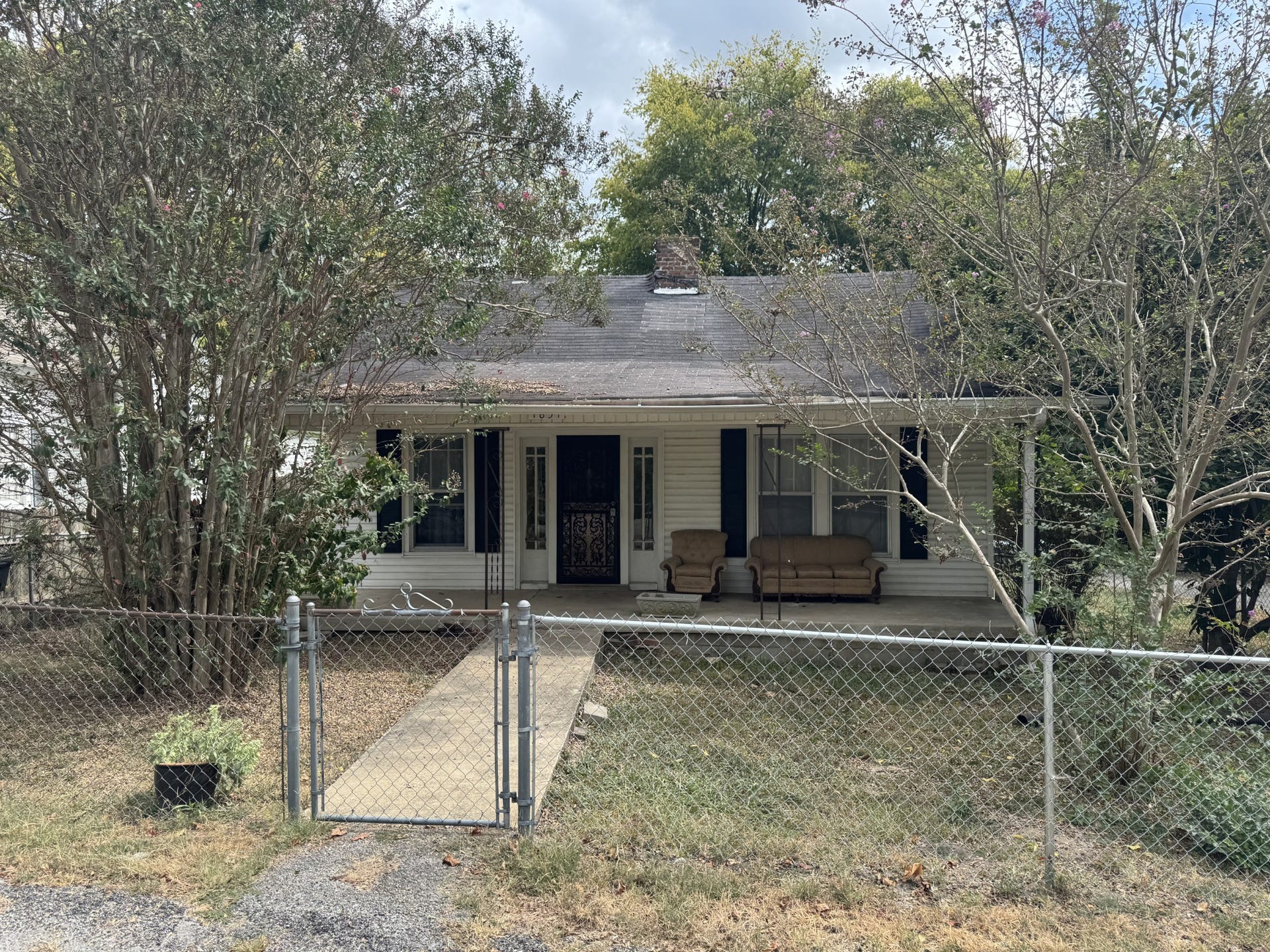 1831 S Main St, Columbia, TN 38401 1831 S Main St, Columbia, TN 38401