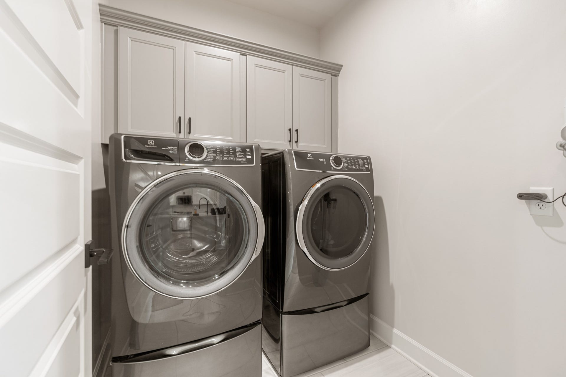 413 Mabels Way, Mount Juliet, TN 37122 The Electrolux washer and dryer remain, making this well-equipped laundry space ready from day one.