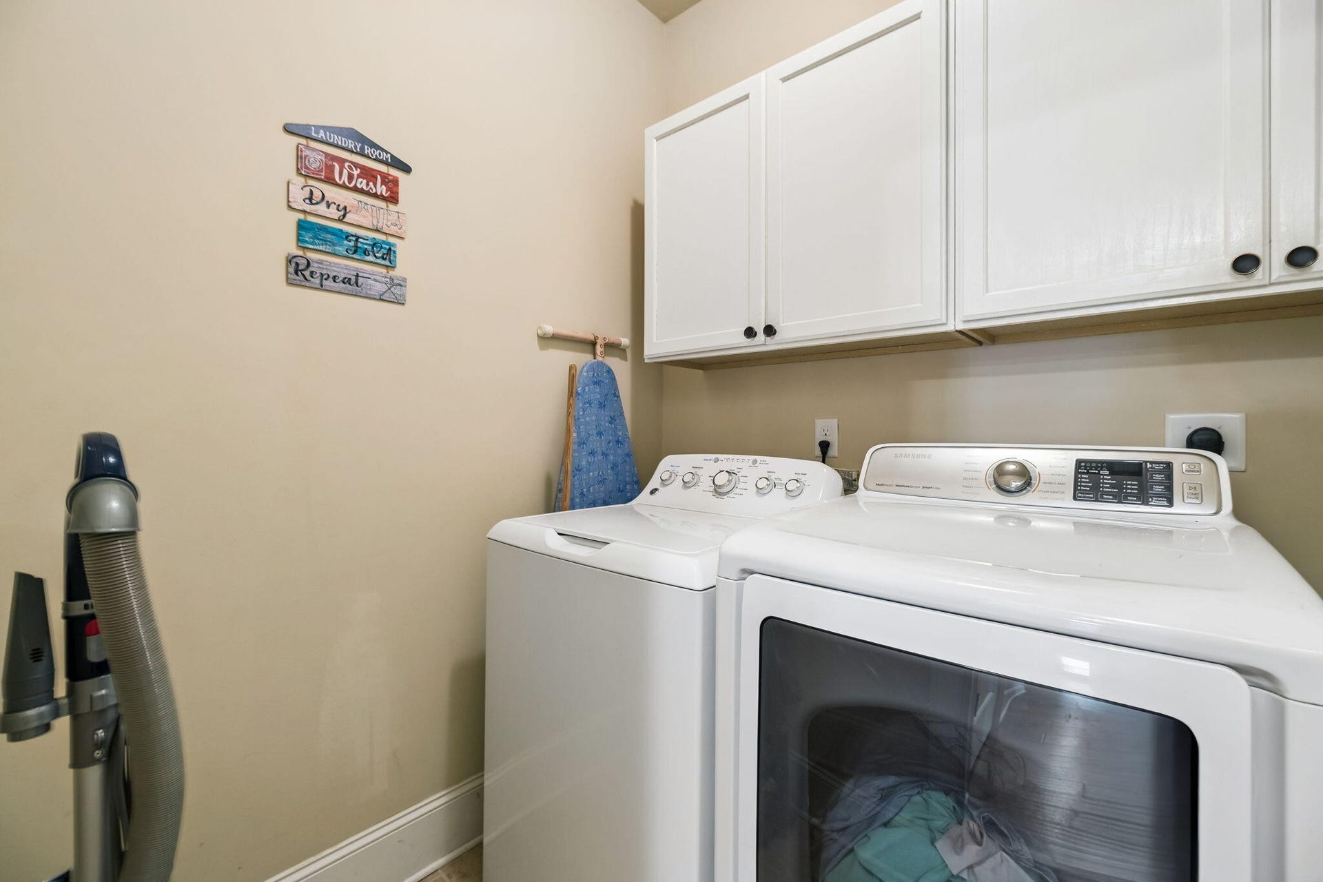 8074 Fox Glove Drive, Ooltewah, TN 37363 8074 Fox Glove Drive, Ooltewah, TN 37363