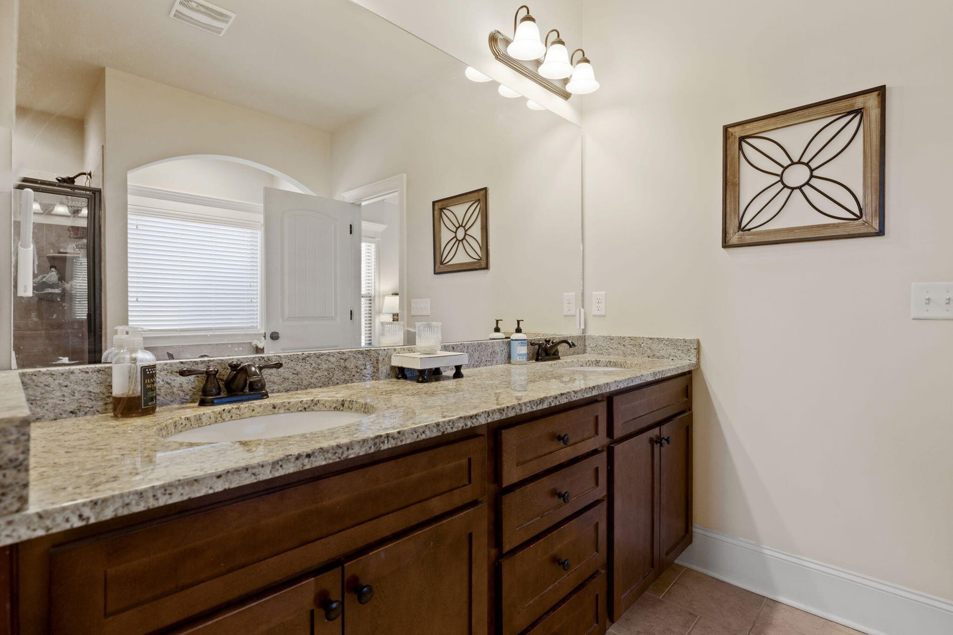 8074 Fox Glove Drive, Ooltewah, TN 37363 8074 Fox Glove Drive, Ooltewah, TN 37363
