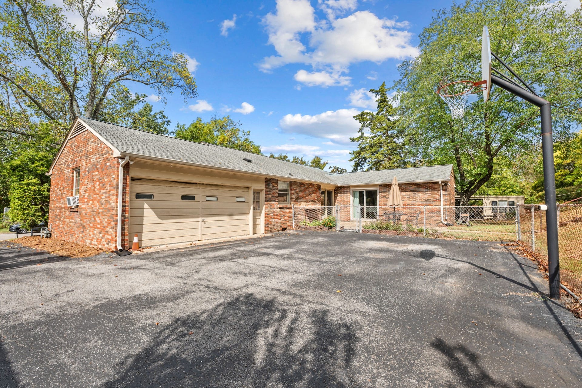 930 Percy Warner Blvd, Nashville, TN 37205 930 Percy Warner Blvd, Nashville, TN 37205