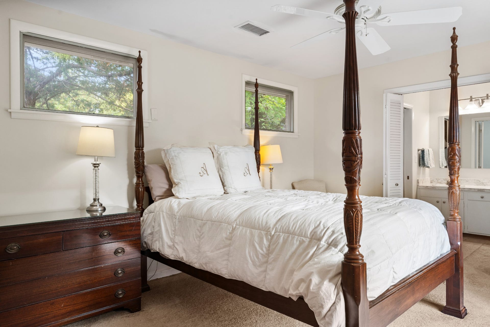 930 Percy Warner Blvd, Nashville, TN 37205 Primary Bedroom with en-suite bath and large closet.