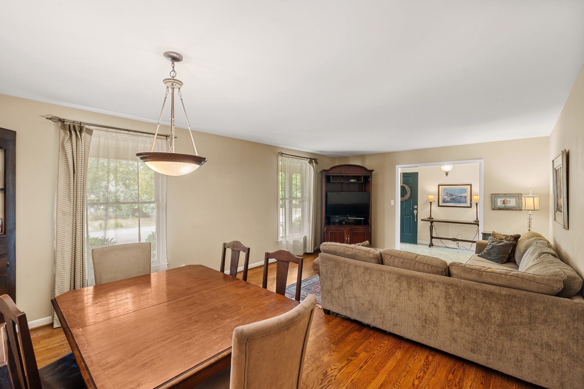 930 Percy Warner Blvd, Nashville, TN 37205 Spacious living room and formal dining room featuring beautiful windows and gleaming solid hardwood floors.