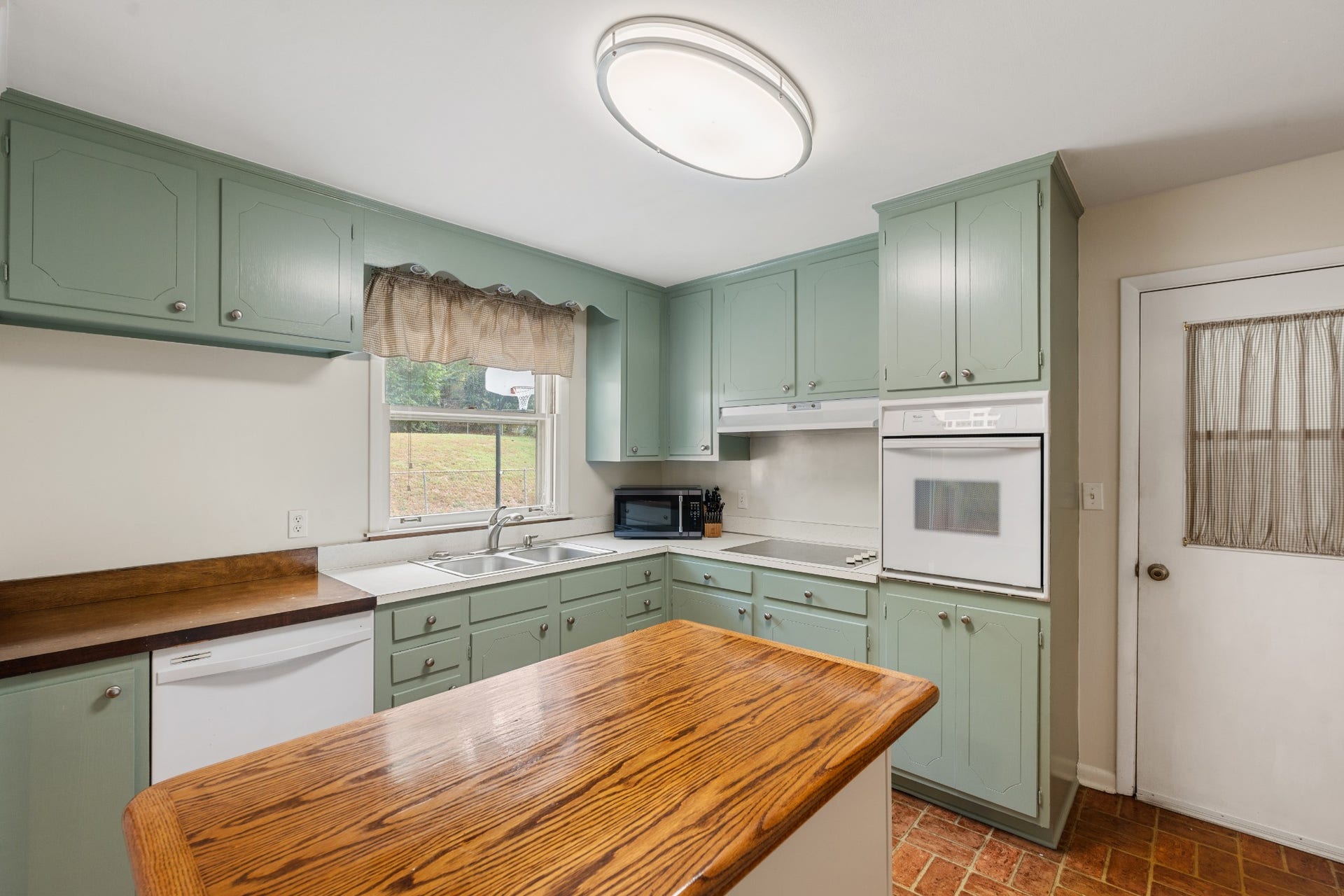 930 Percy Warner Blvd, Nashville, TN 37205 930 Percy Warner Blvd, Nashville, TN 37205