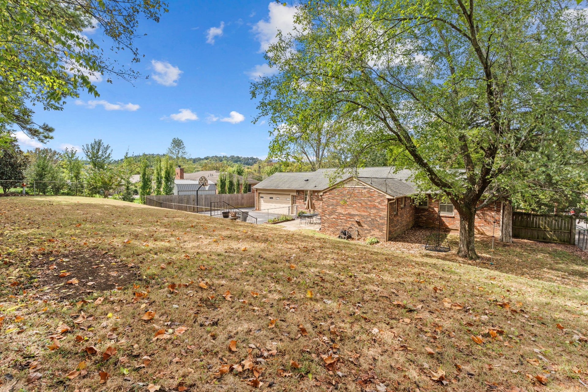 930 Percy Warner Blvd, Nashville, TN 37205 Private, fenced back yard