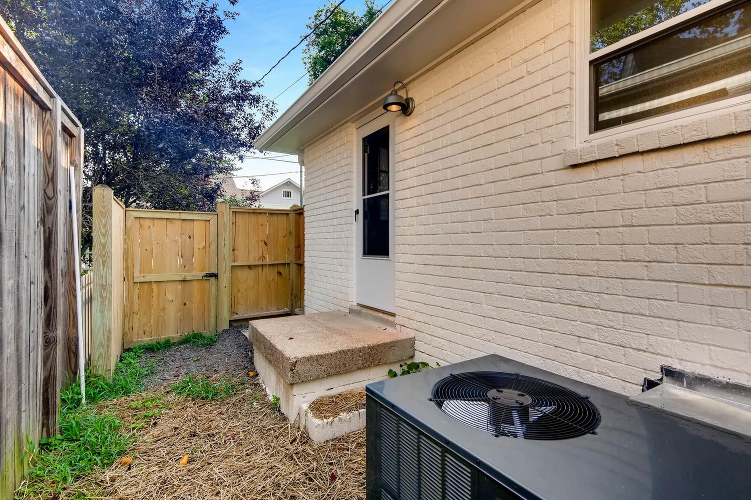 1520 Russell St, #A, Nashville, TN 37206 Fenced-in backyard area.