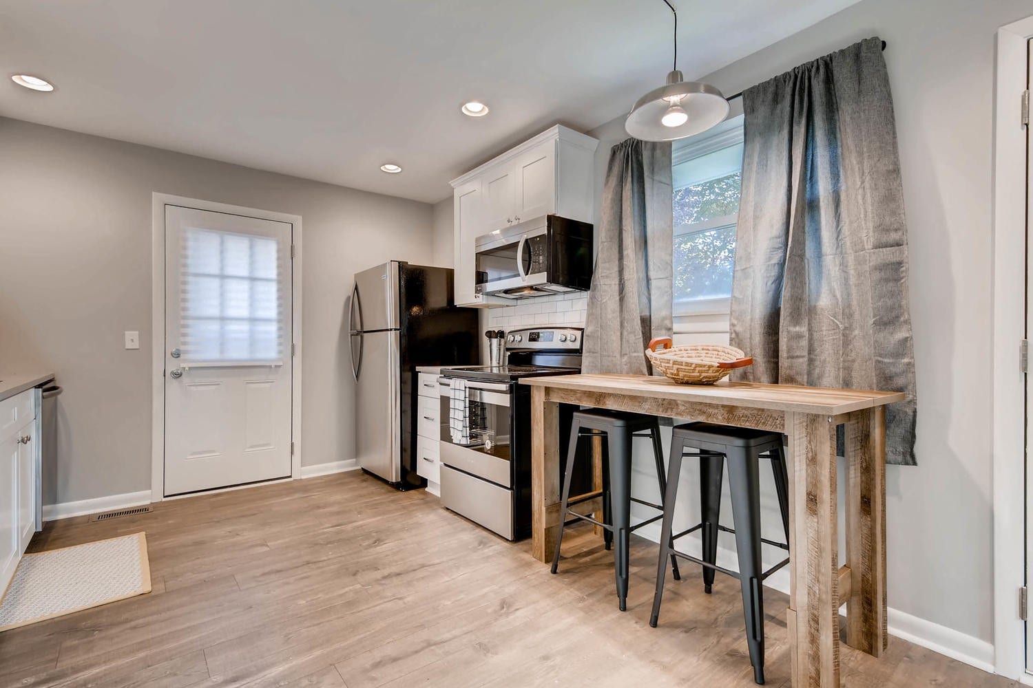 1520 Russell St, #A, Nashville, TN 37206 Please note: This property is unfurnished.