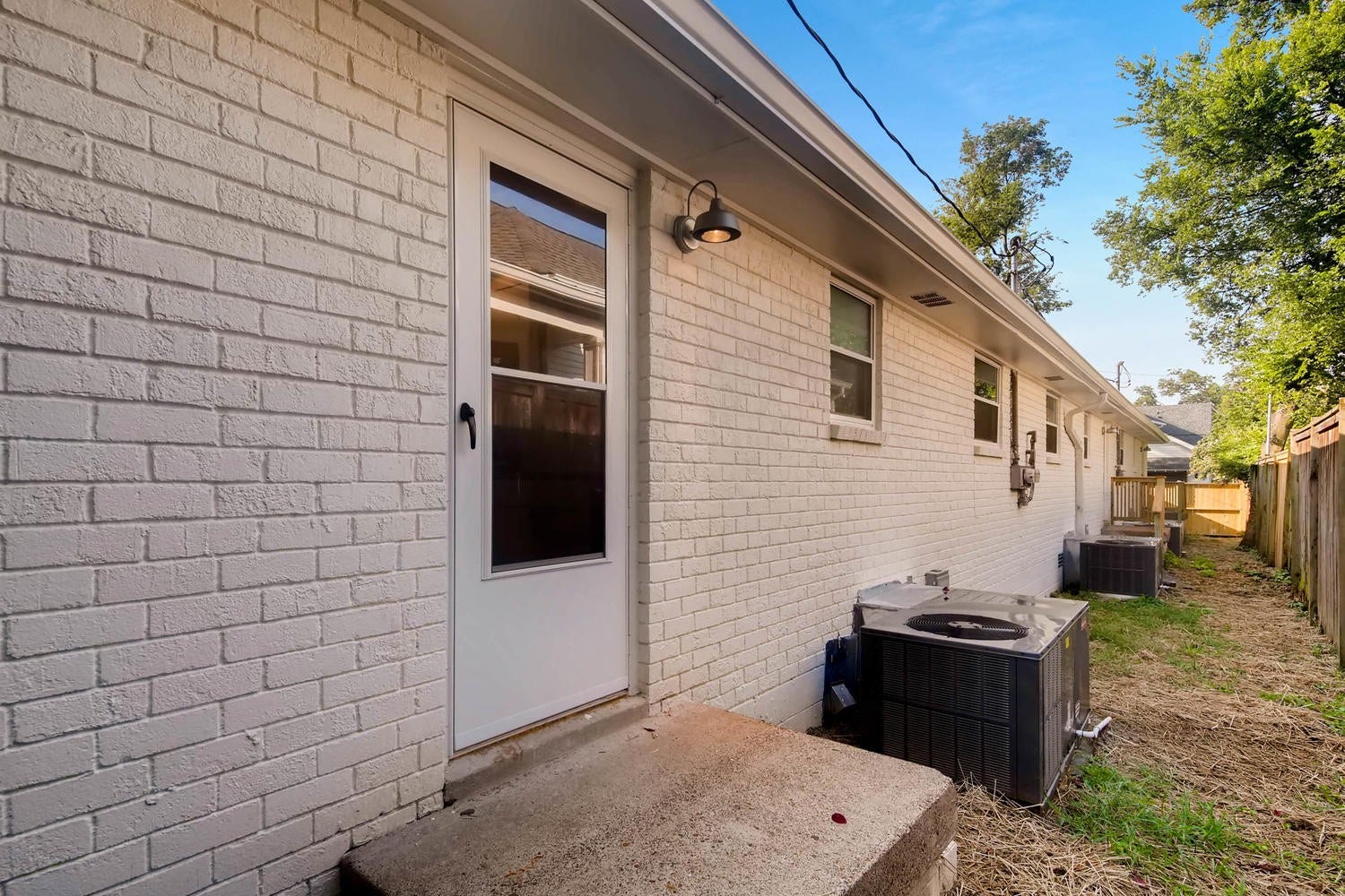 1520 Russell St, #A, Nashville, TN 37206 Fenced-in backyard area.
