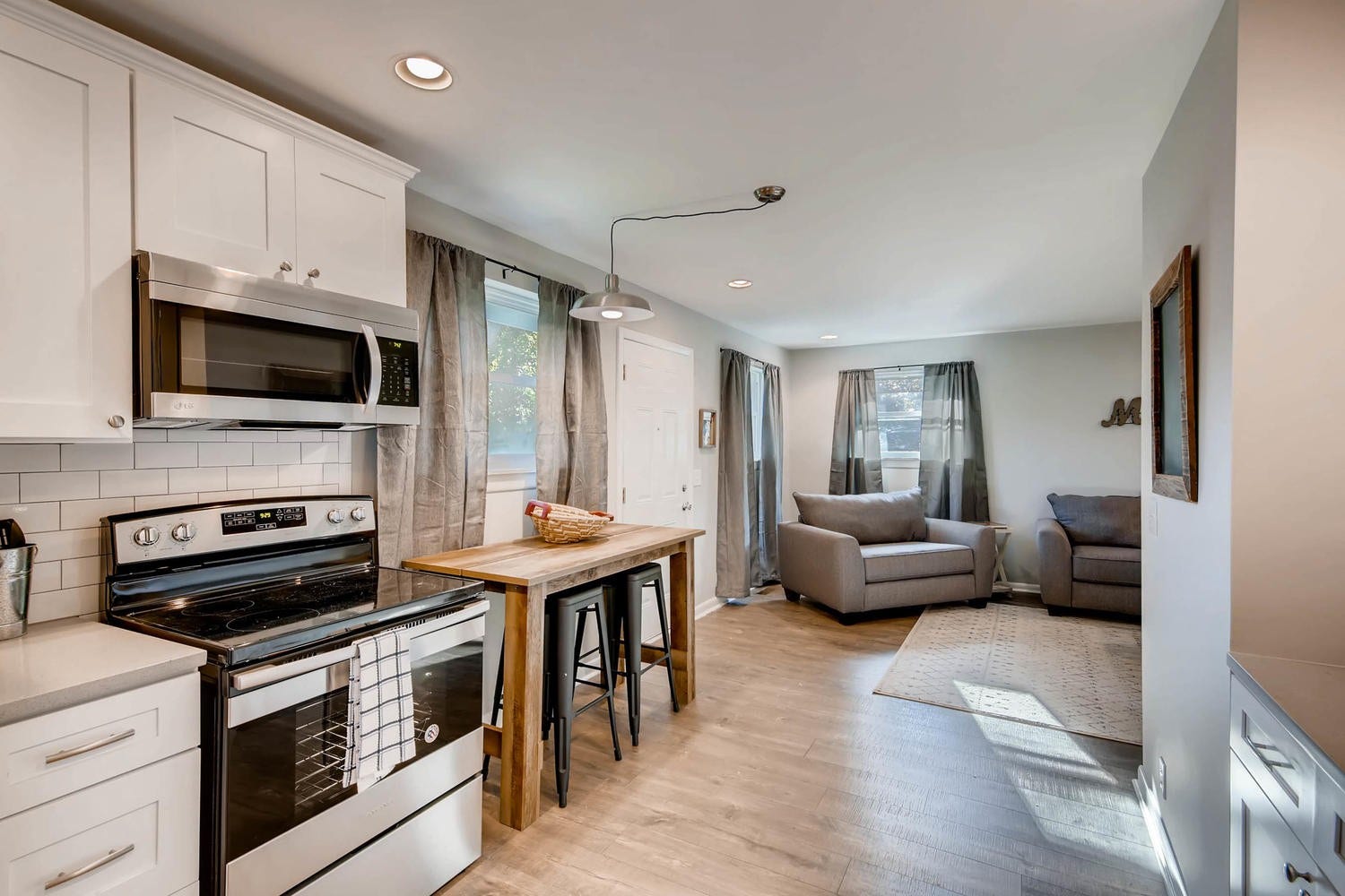 1520 Russell St, #A, Nashville, TN 37206 Please note: This property is unfurnished.