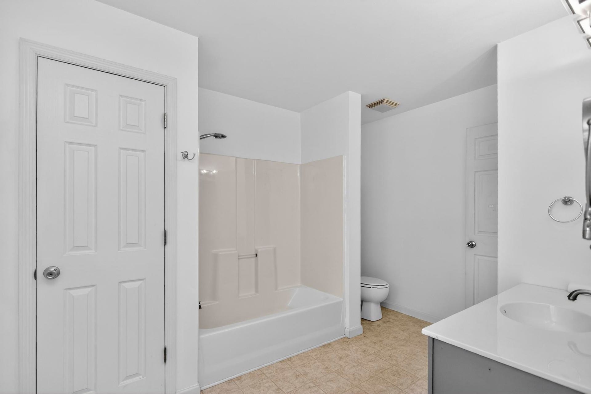 3008 Lakeshore Dr, Old Hickory, TN 37138 3008 Lakeshore Dr, Old Hickory, TN 37138