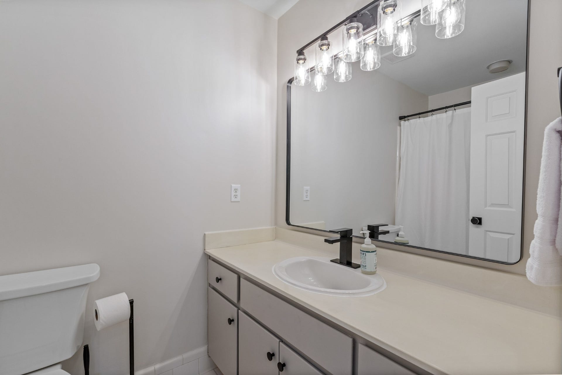 213 Hillsboro Pl, Nashville, TN 37215 213 Hillsboro Pl, Nashville, TN 37215
