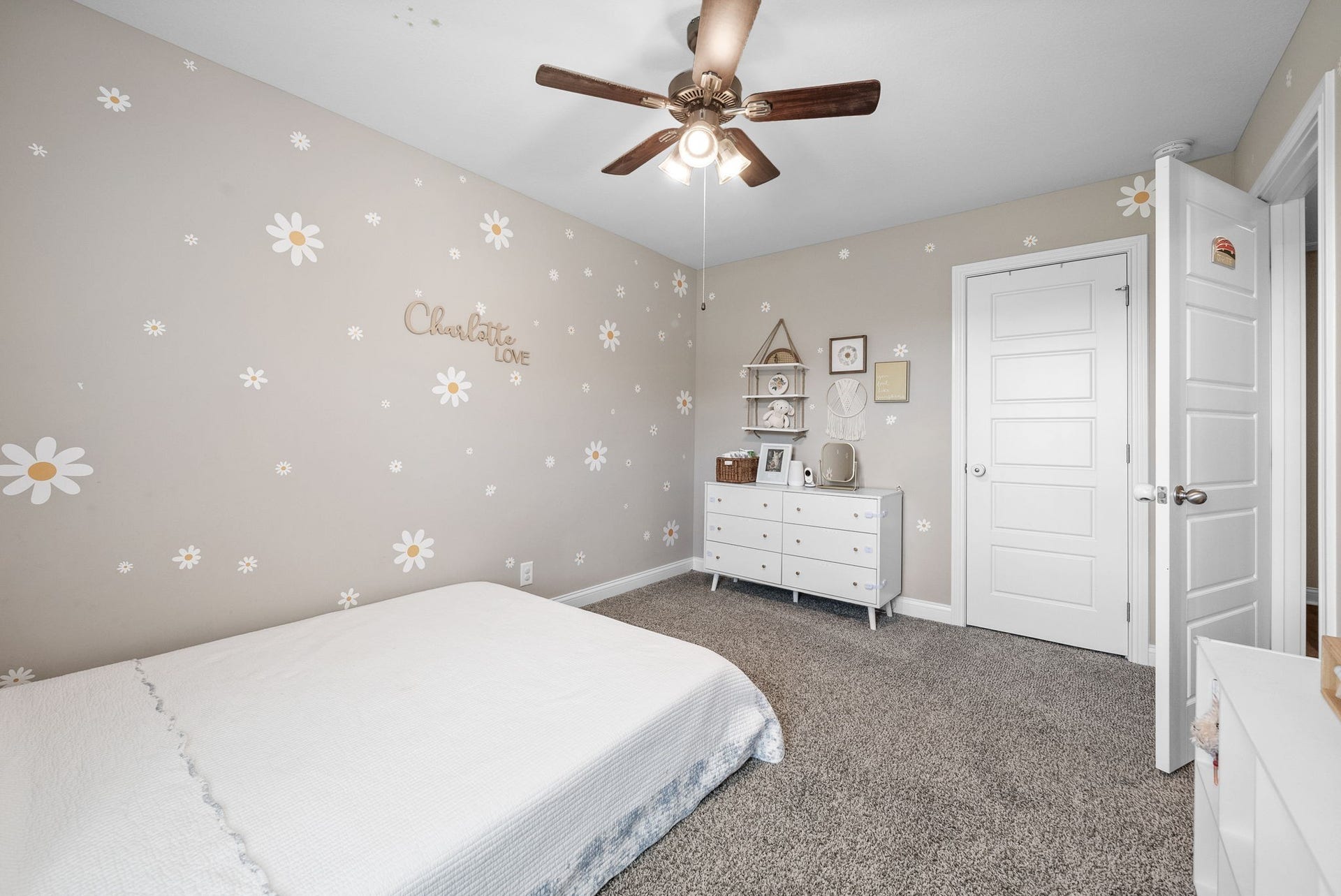 360 Dugger Dr, Clarksville, TN 37042 360 Dugger Dr, Clarksville, TN 37042