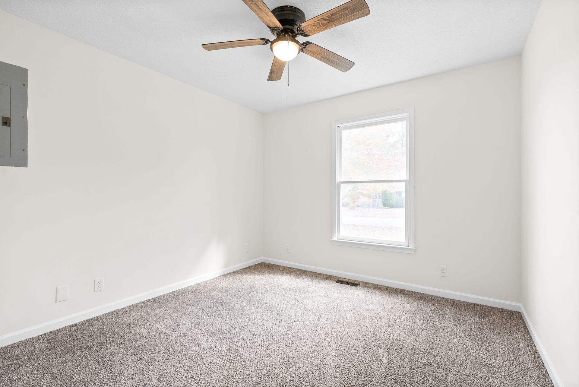 761 Spees Dr, Clarksville, TN 37042 761 Spees Dr, Clarksville, TN 37042