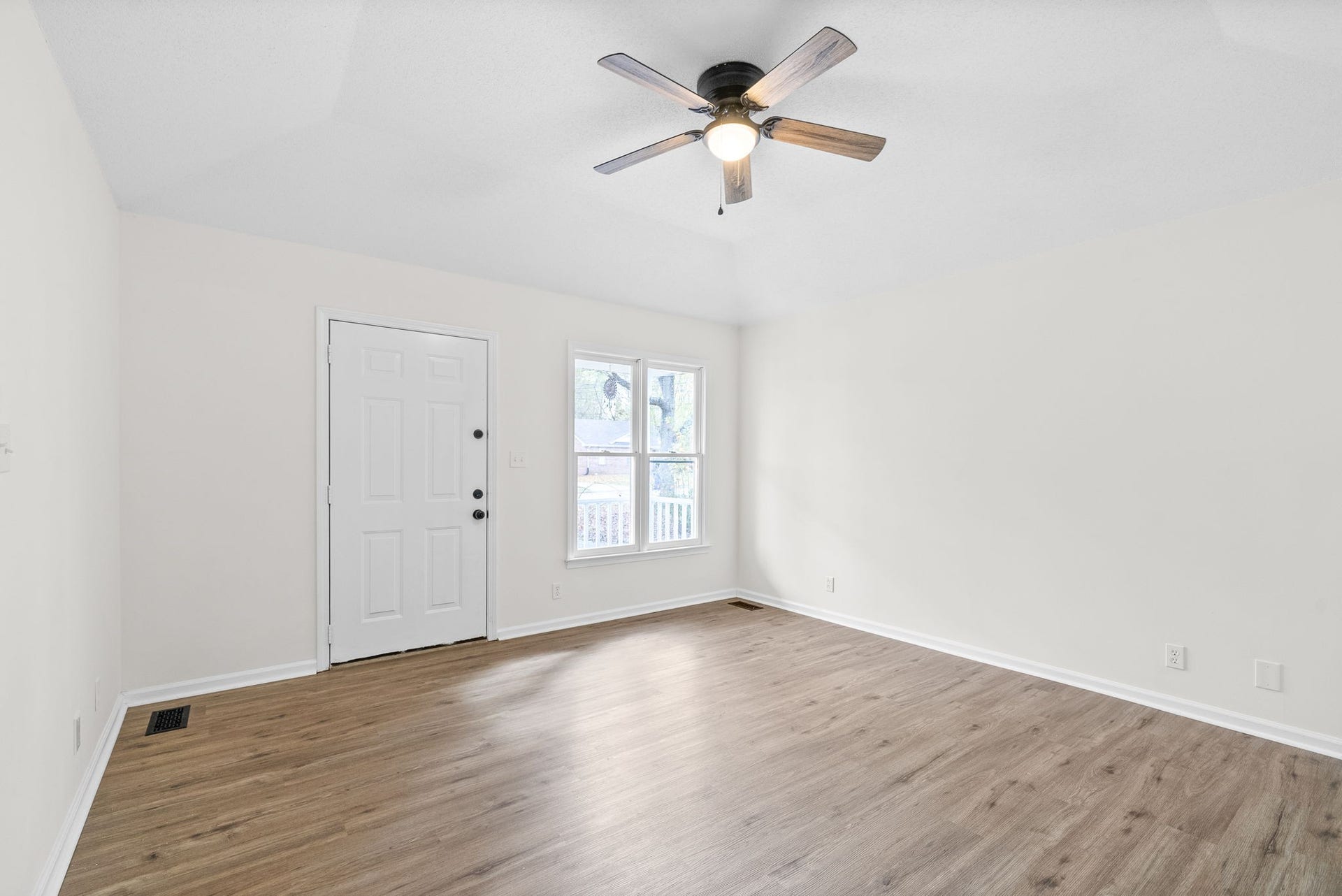 761 Spees Dr, Clarksville, TN 37042 761 Spees Dr, Clarksville, TN 37042
