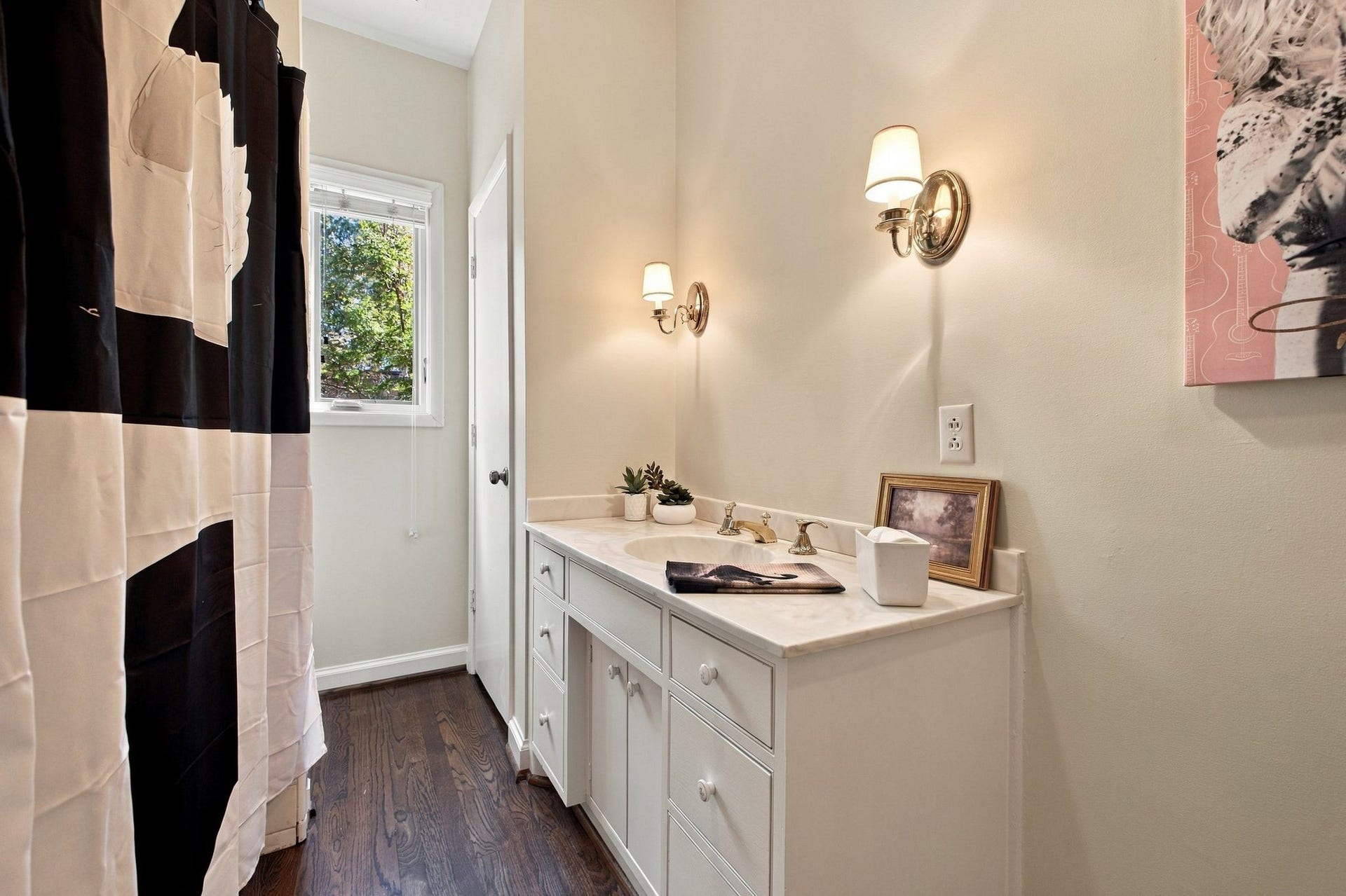 Main level Full Bath